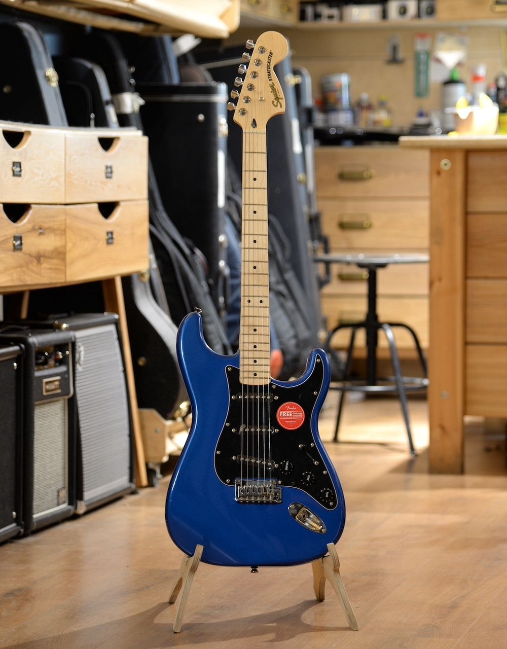 Электрогитара Squier Affinity Stratocaster MN Lake Placid Blue - купить в "Гитарном Клубе"