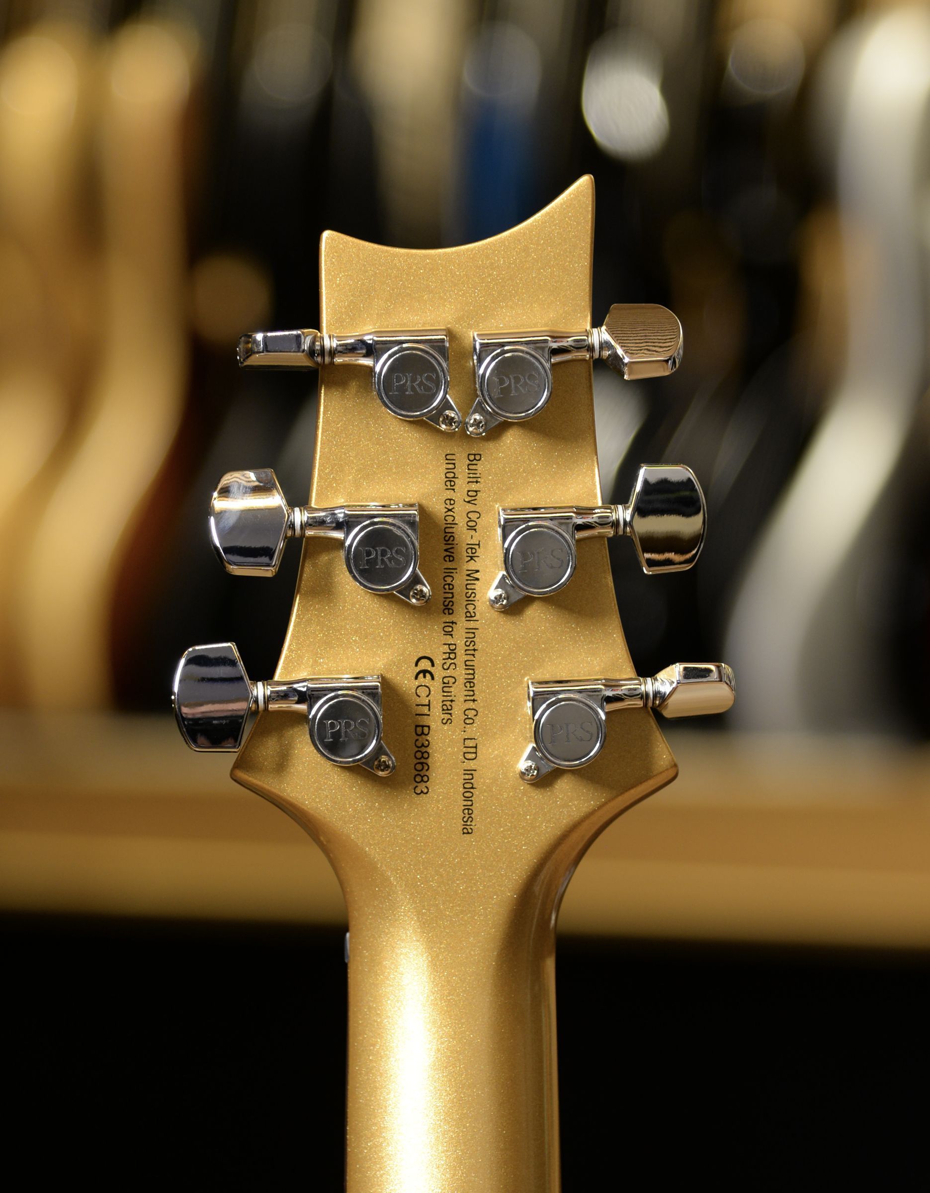 Электрогитара PRS SE SANTANA SINGLECUT TREM EGYPTIAN GOLD - купить в "Гитарном Клубе"