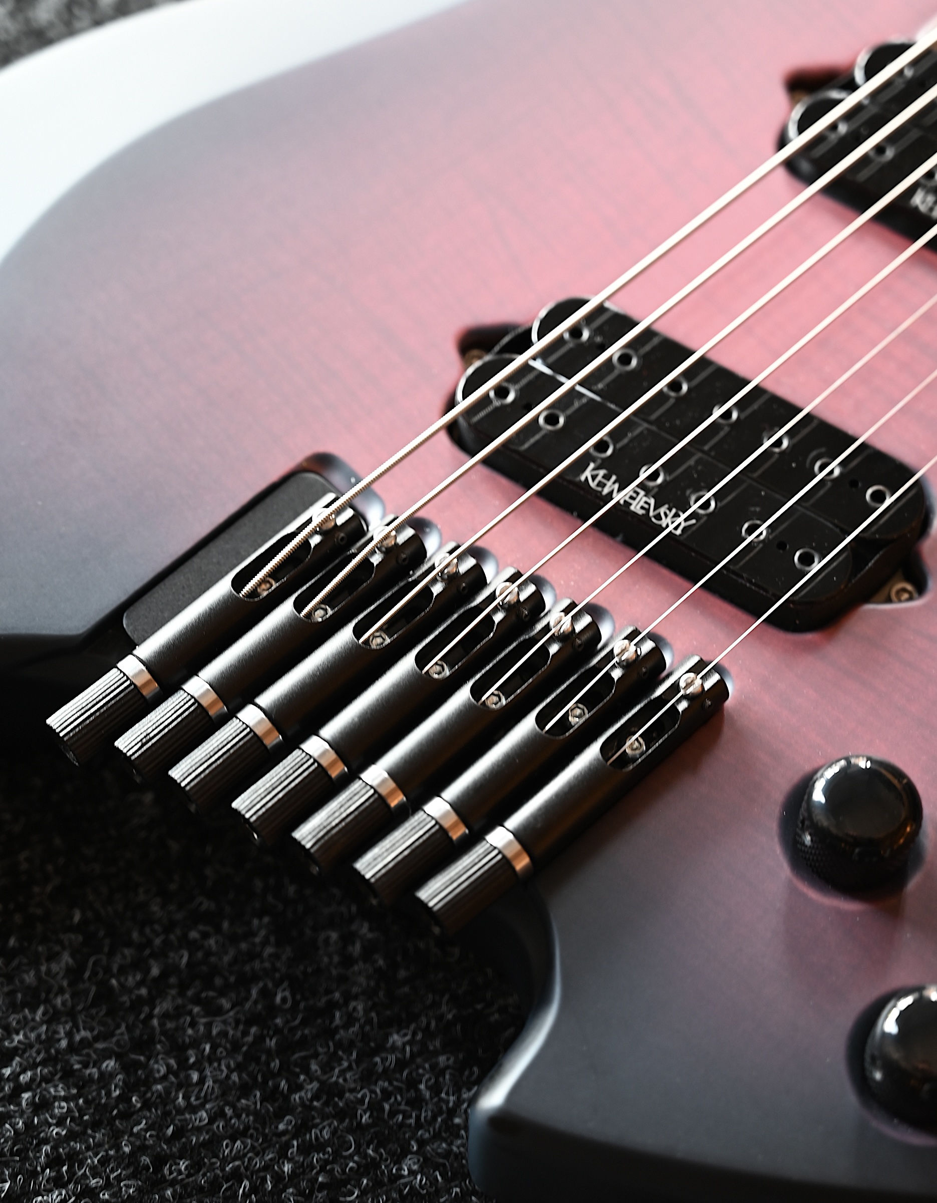 Электрогитара Khmelevsky Wing Custom Raspberry-Black - купить в "Гитарном Клубе"