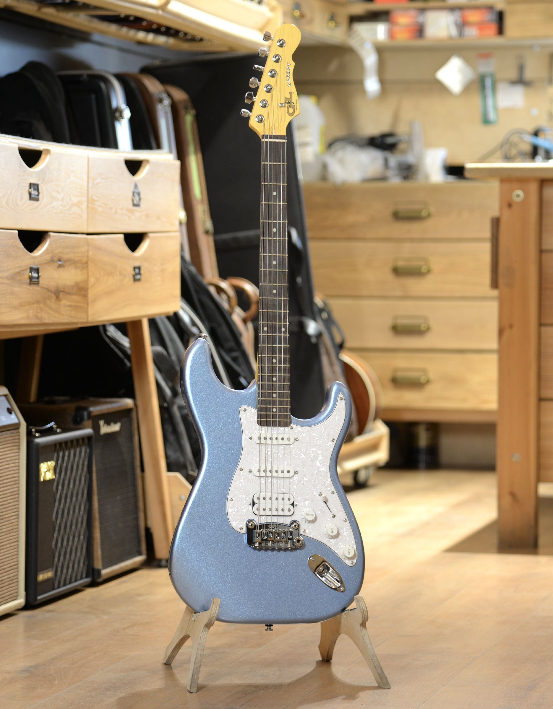 Электрогитара G&L Tribute Legacy HB Lake Placid Blue RW Poplar - купить в "Гитарном Клубе"