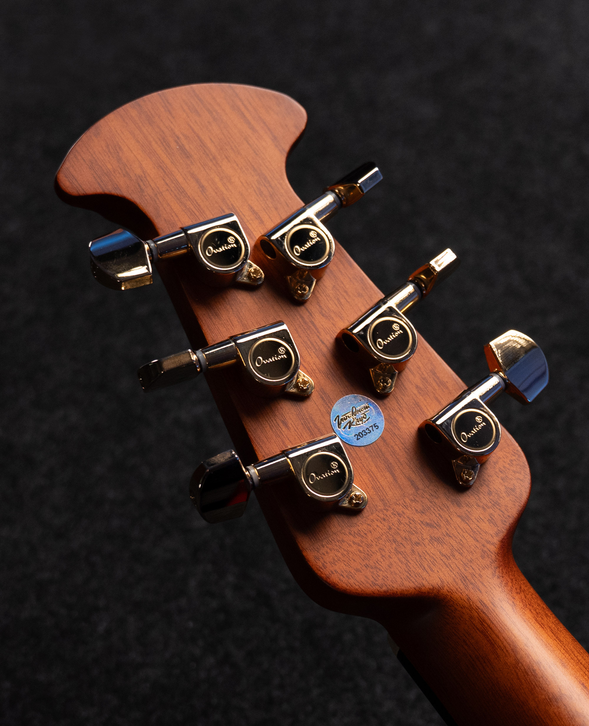 Электроакустическая гитара Ovation CE44P-FKOA Celebrity Elite Plus Mid Cutaway Natural Figured - купить в "Гитарном Клубе"