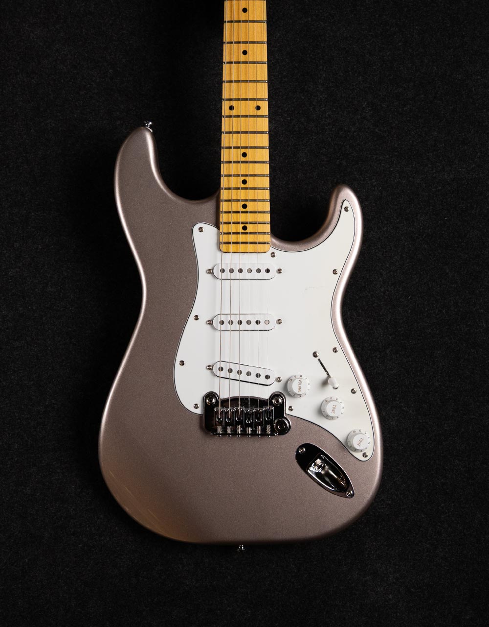 Электрогитара G&L Tribute Legacy Shoreline Gold MP Poplar - купить в "Гитарном Клубе"