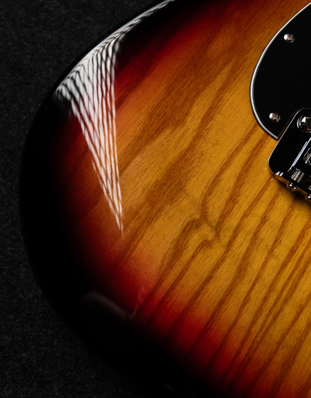 Электрогитара G&L Tribute Legacy L/H 3-Tone Sunburst RW - купить в "Гитарном Клубе"