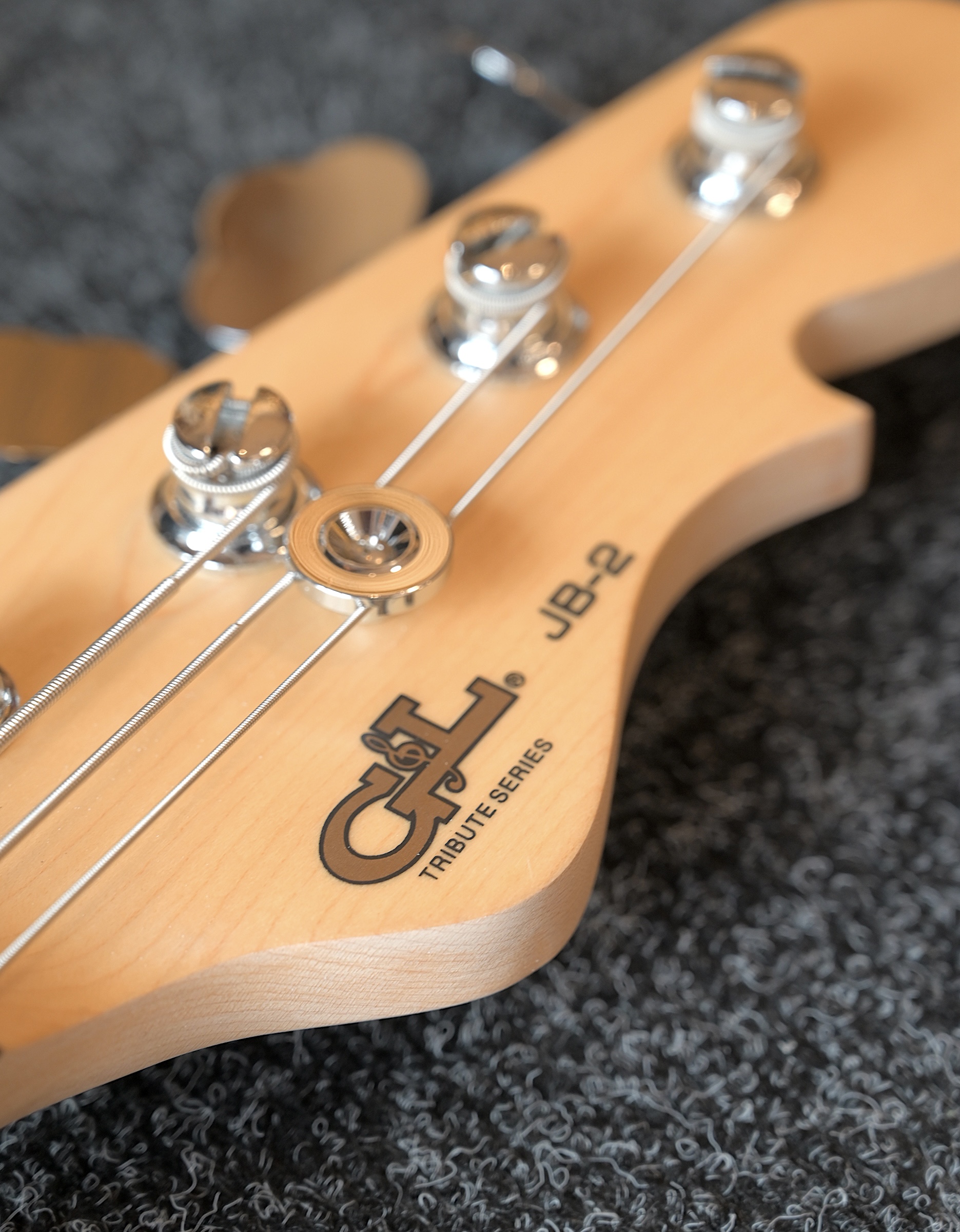 Бас-гитара G&L Tribute JB-2 Sonic Blue Poplar Jatoba - купить в "Гитарном Клубе"