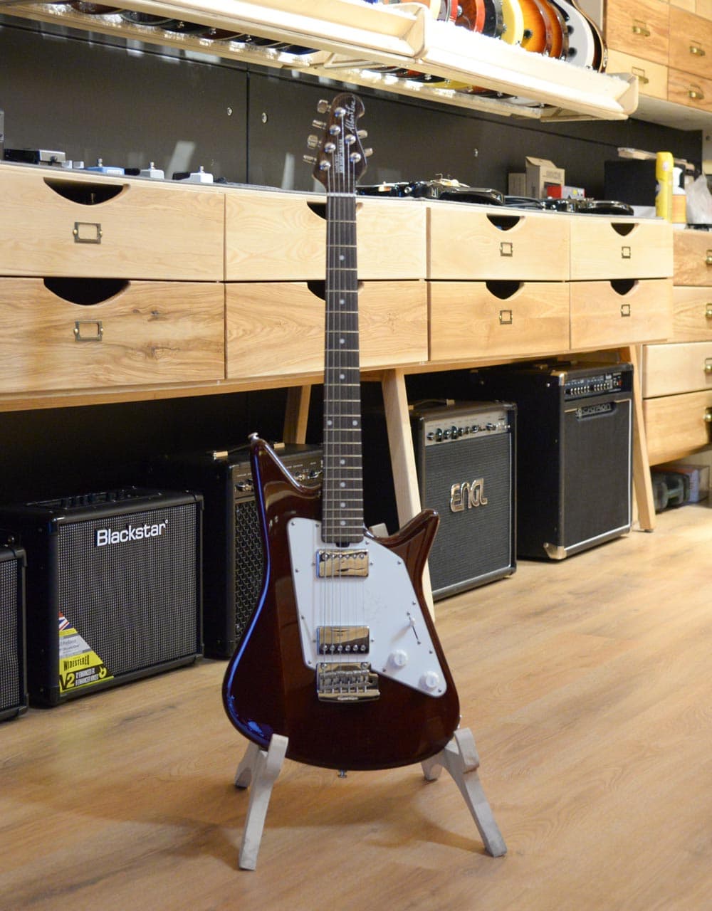 Электрогитара Music Man Albert Lee, именная модель Albert Lee, Transparent Walnut - купить в "Гитарном Клубе"