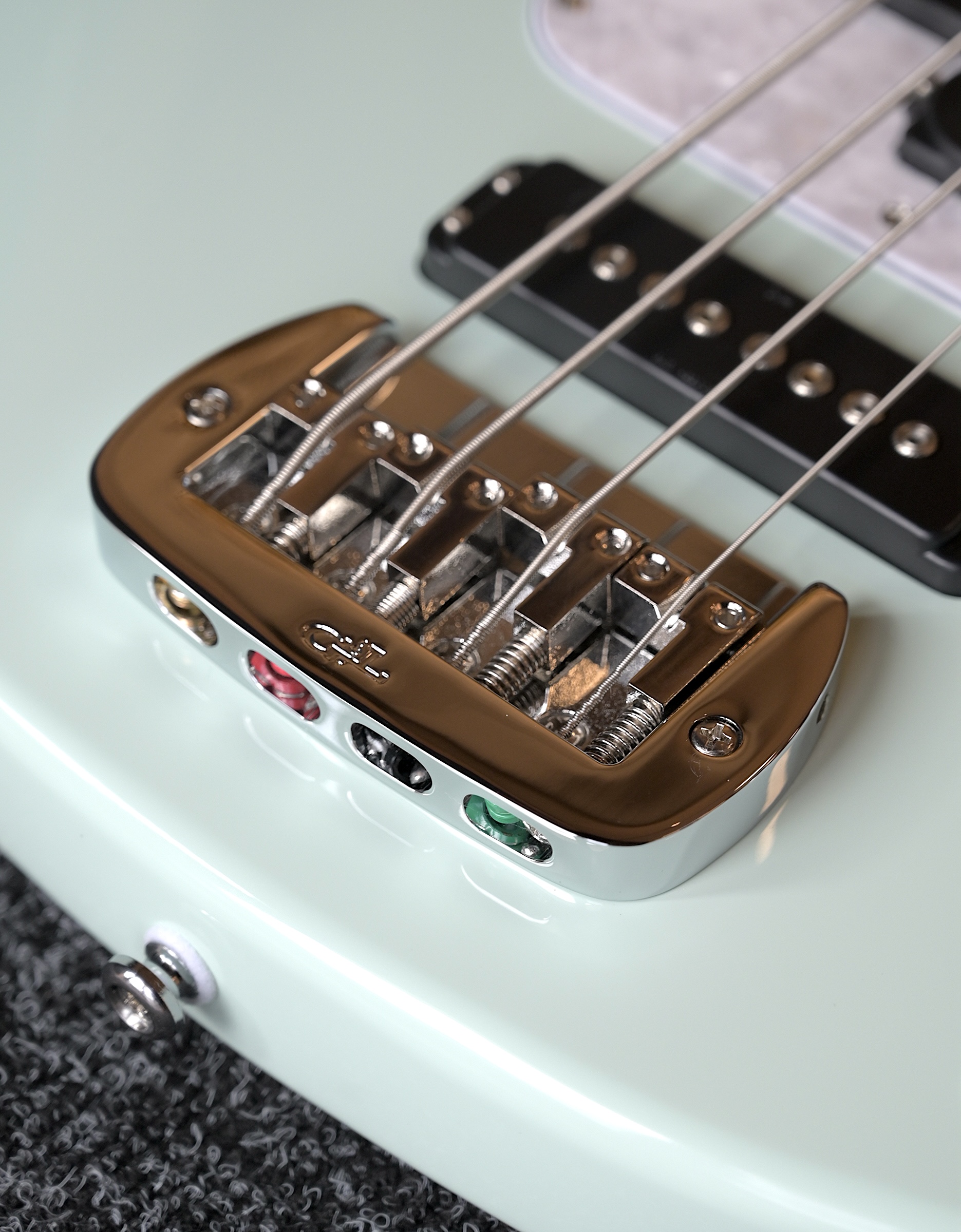 Бас-гитара G&L Tribute SB-2 Surf Green MP Poplar - купить в "Гитарном Клубе"