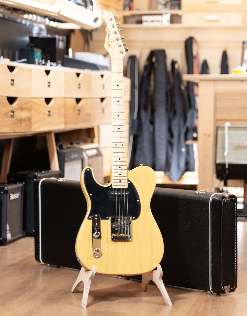 Электрогитара G&L FD ASAT Classic Lefty Butterscotch Blonde - купить в "Гитарном Клубе"