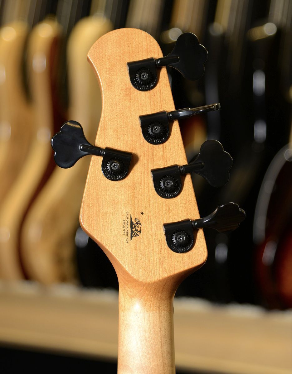 Бас-гитара Music Man StingRay Special, Black - купить в "Гитарном Клубе"