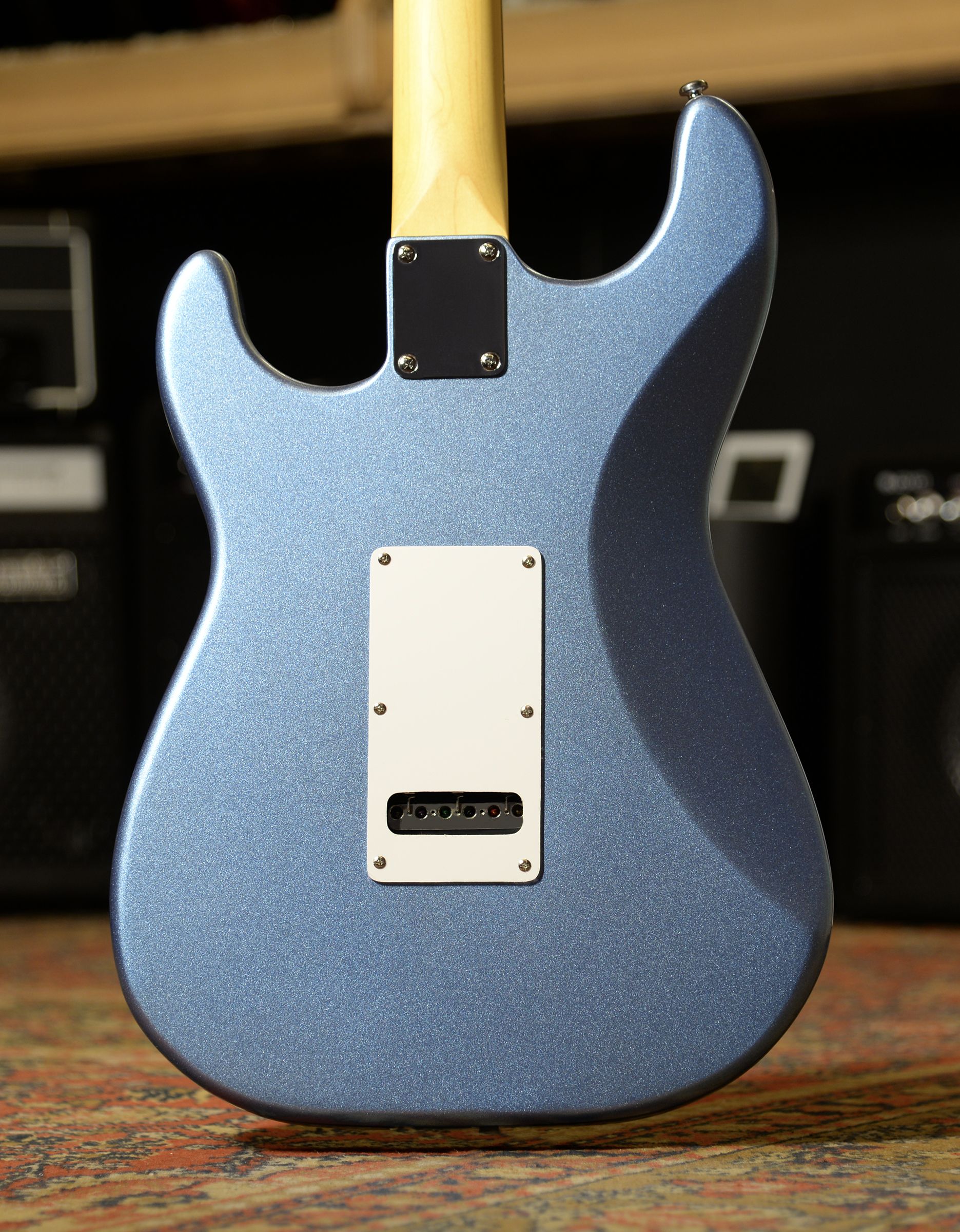 Электрогитара G&L Tribute Legacy HB Lake Placid Blue RW Poplar - купить в "Гитарном Клубе"