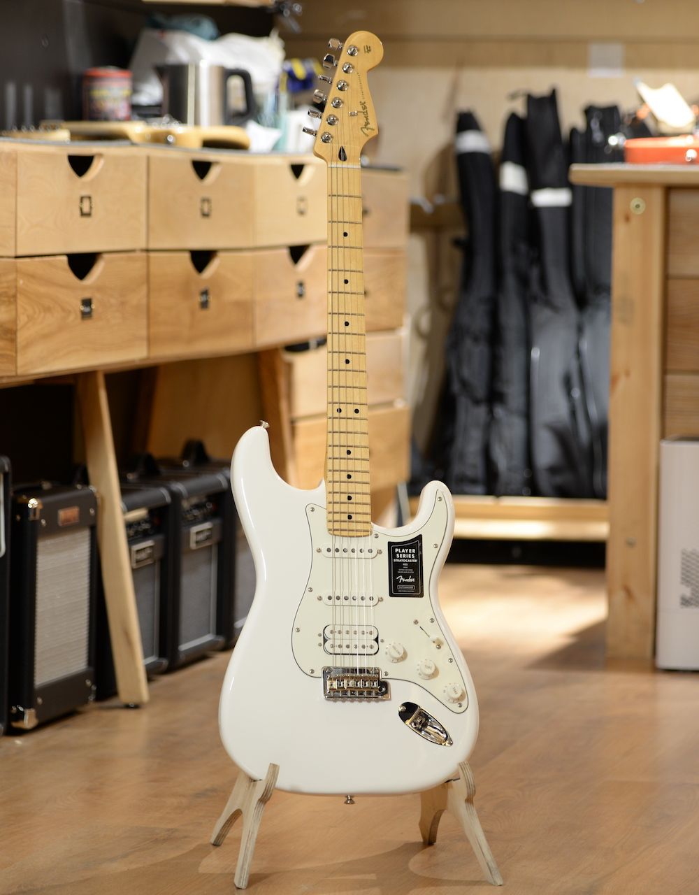 Электрогитара Fender Player Stratocaster White HSS MN - купить в "Гитарном Клубе"