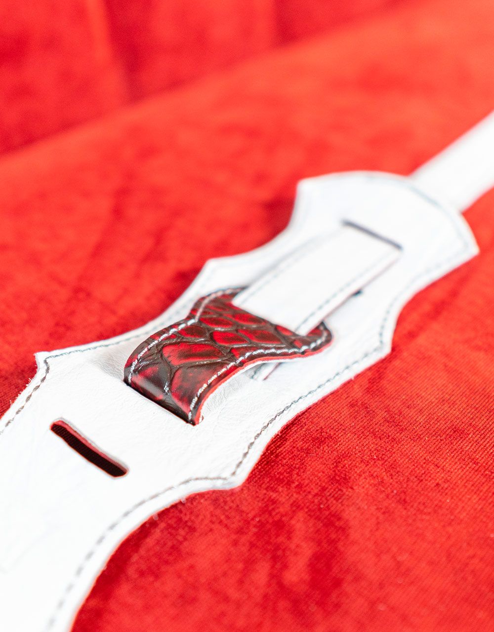 Ремень для гитары Custom Shop - купить в "Гитарном Клубе"