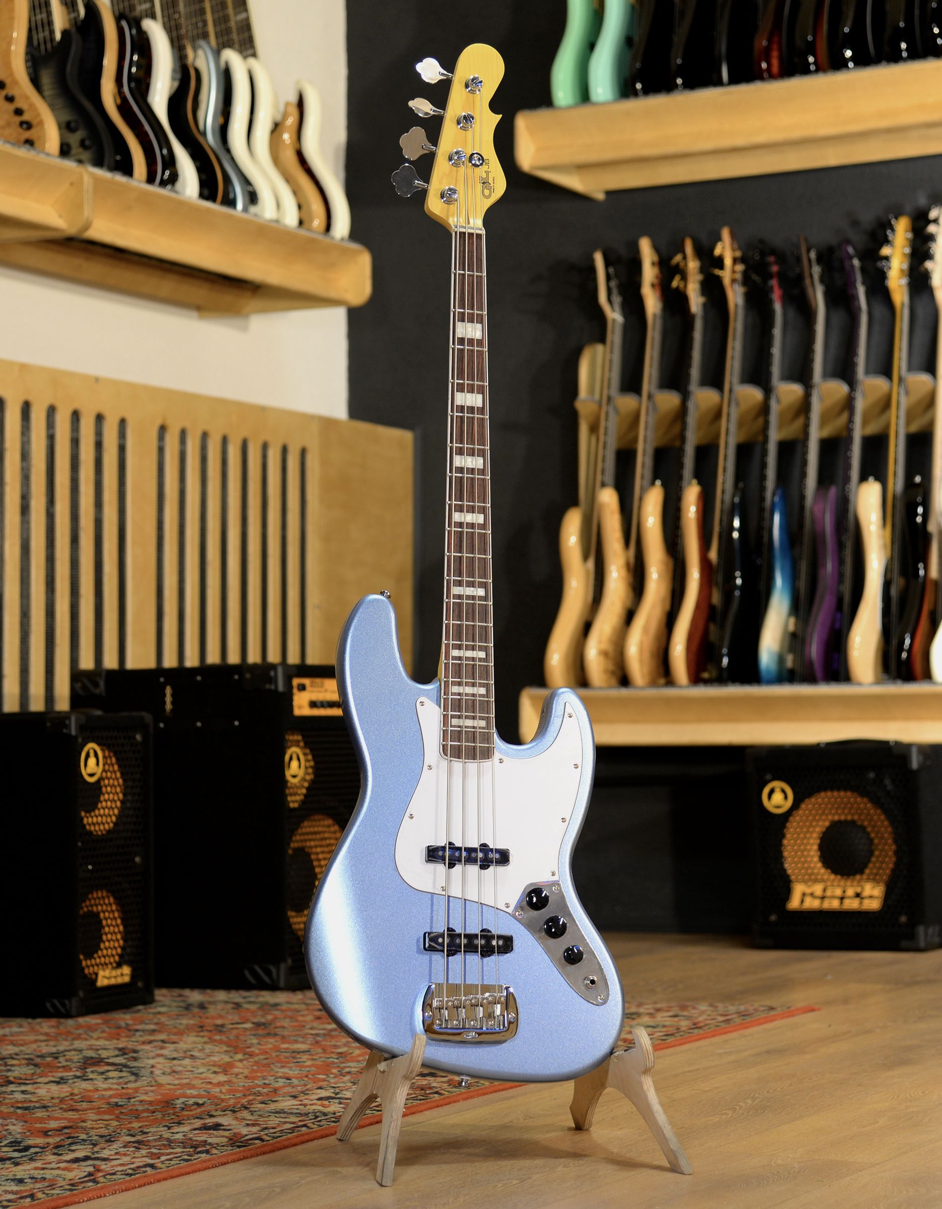 Бас-гитара G&L Tribute JB Lake Placid Blue RW Poplar - купить в "Гитарном Клубе"