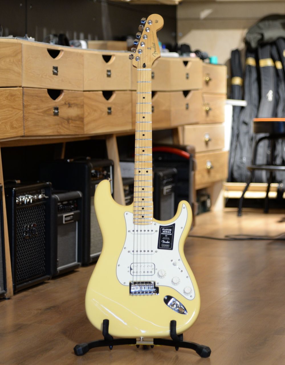 Электрогитара Fender Player Stratocaster Buttercream HSS - купить в "Гитарном Клубе"