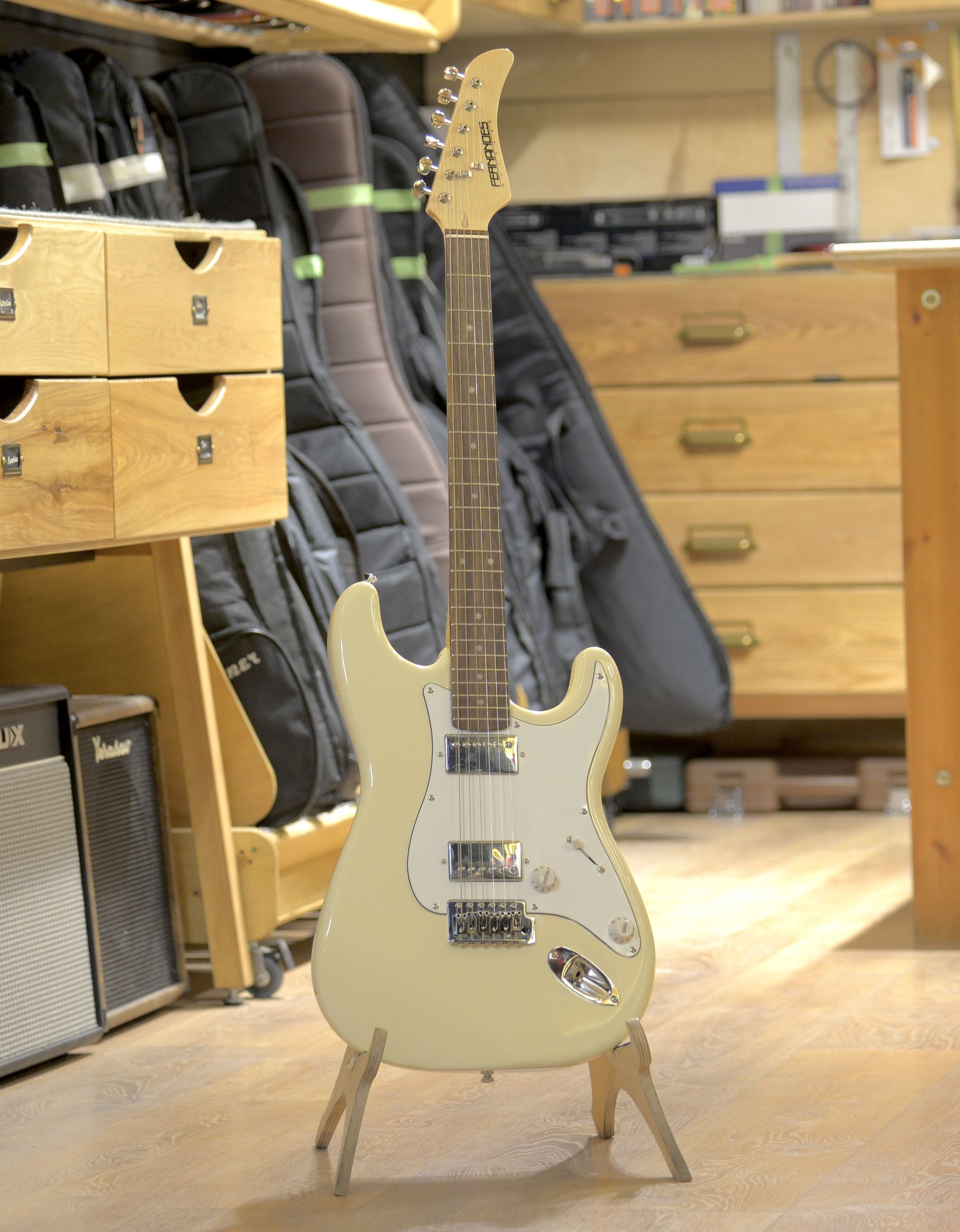 Электрогитара Fernandes LE-1Z HH Cream White - купить в "Гитарном Клубе"