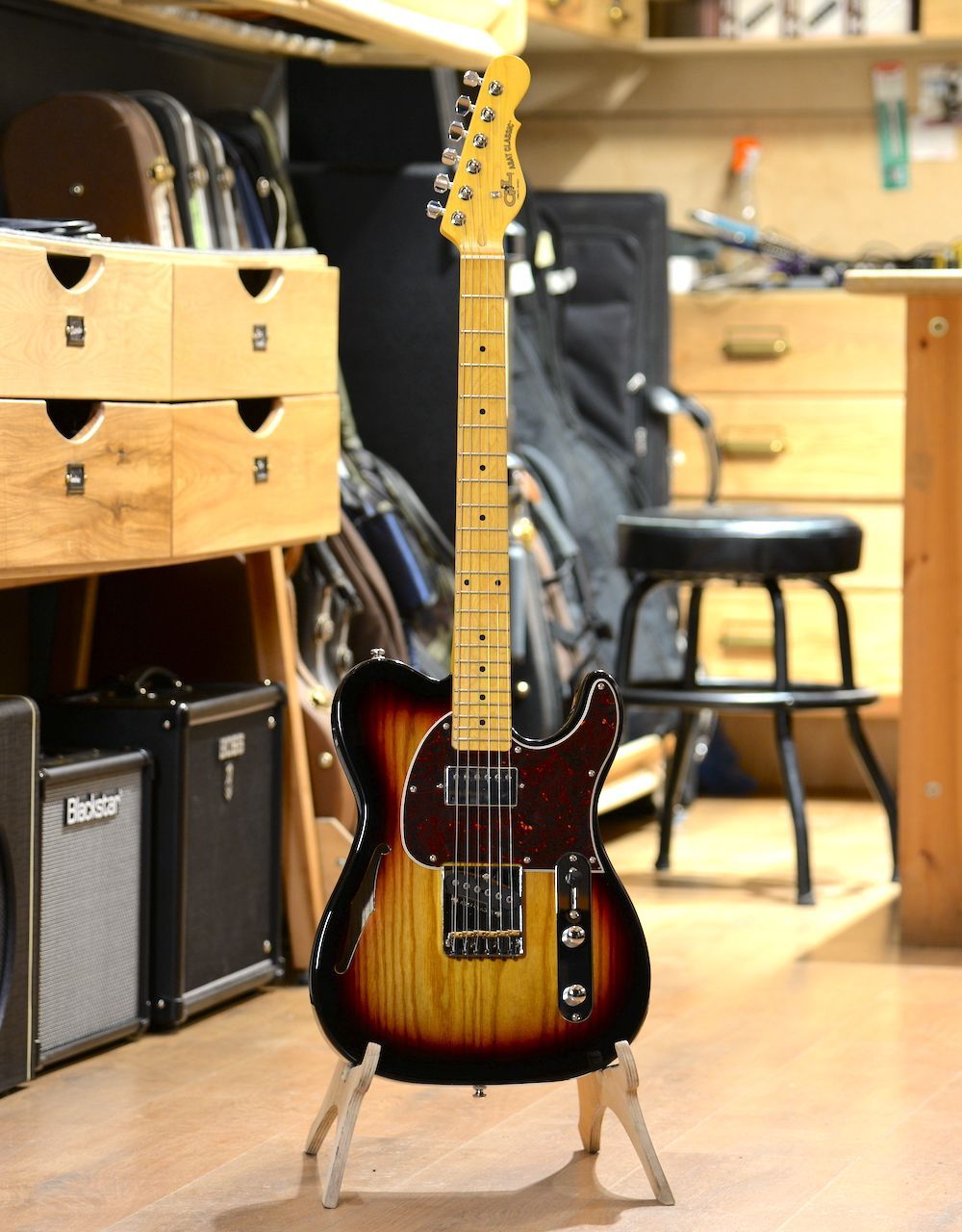 Электрогитара G&L Tribute ASAT Classic Bluesboy Semi-Hollow 3-Tone Sunburst MP SF - купить в "Гитарном Клубе"