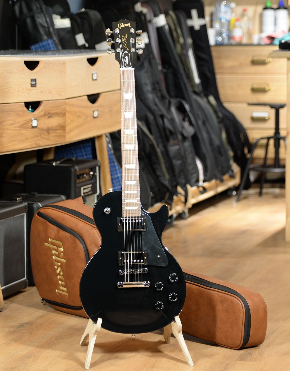 Электрогитара Gibson Les Paul Studio Ebony - купить в "Гитарном Клубе"