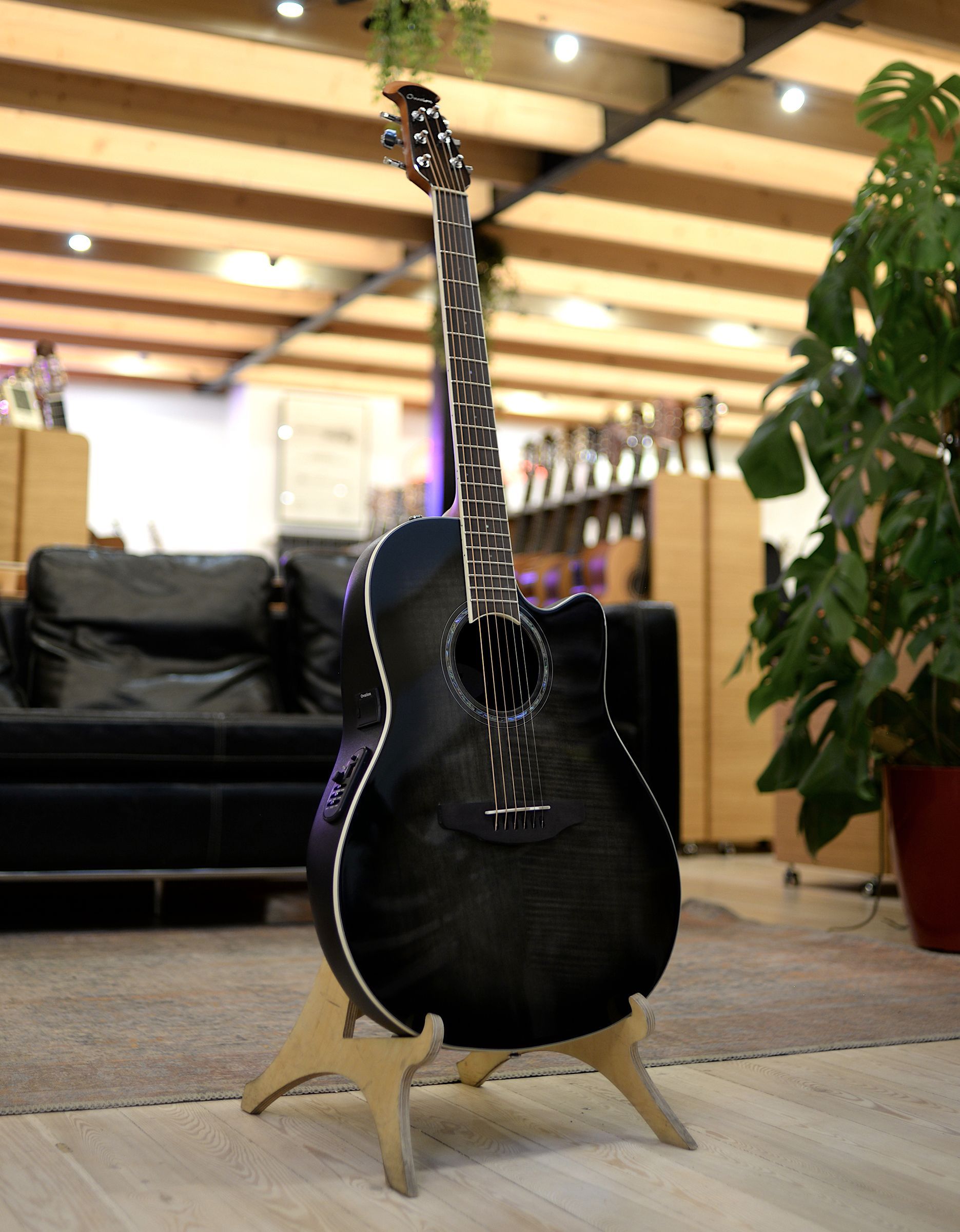 Электроакустическая гитара Ovation CS24P-TBBY Celebrity Standard Plus Mid Cutaway Trans Black Flame  - купить в "Гитарном Клубе"