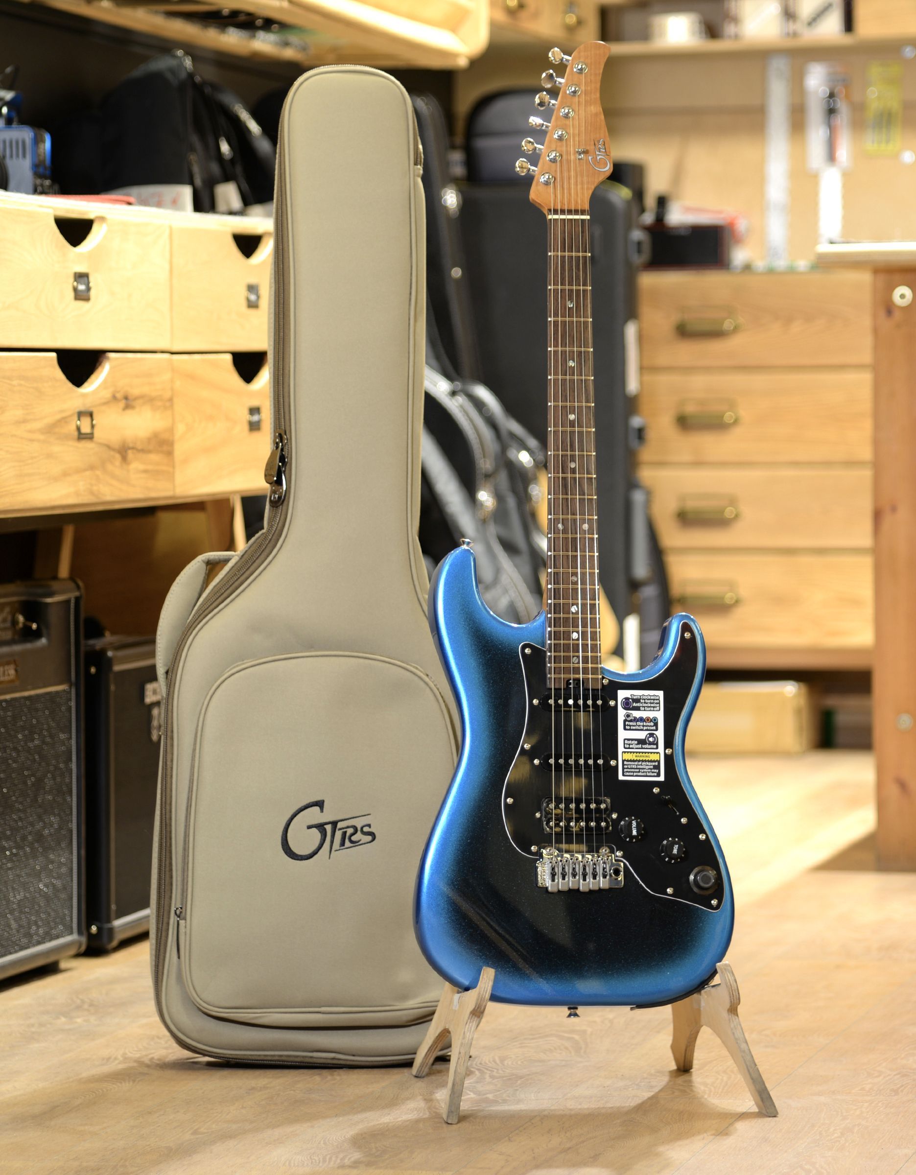 Электрогитара Mooer GTRS P801 Dark Night - купить в "Гитарном Клубе"