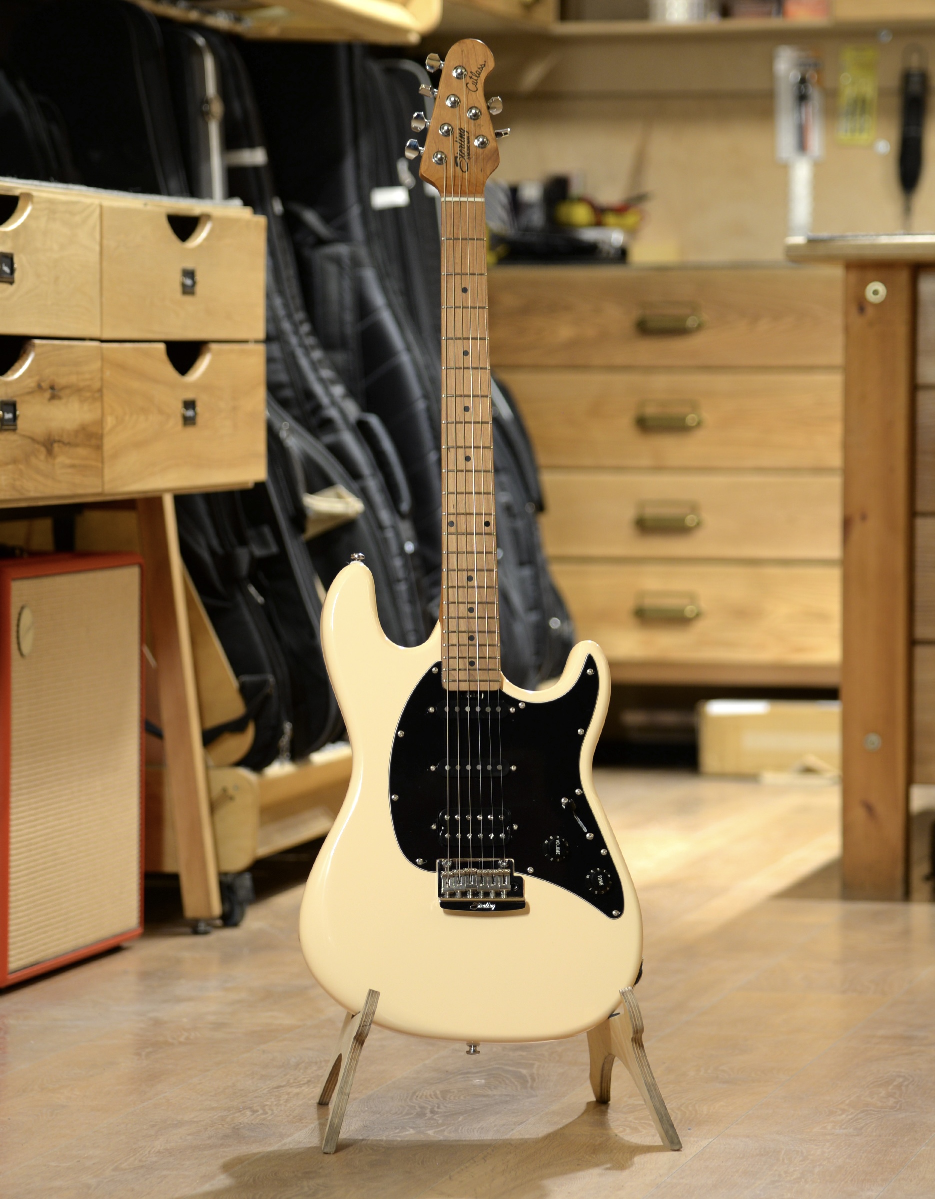 Электрогитара Sterling Cutlass HSS Vintage Cream - купить в "Гитарном Клубе"