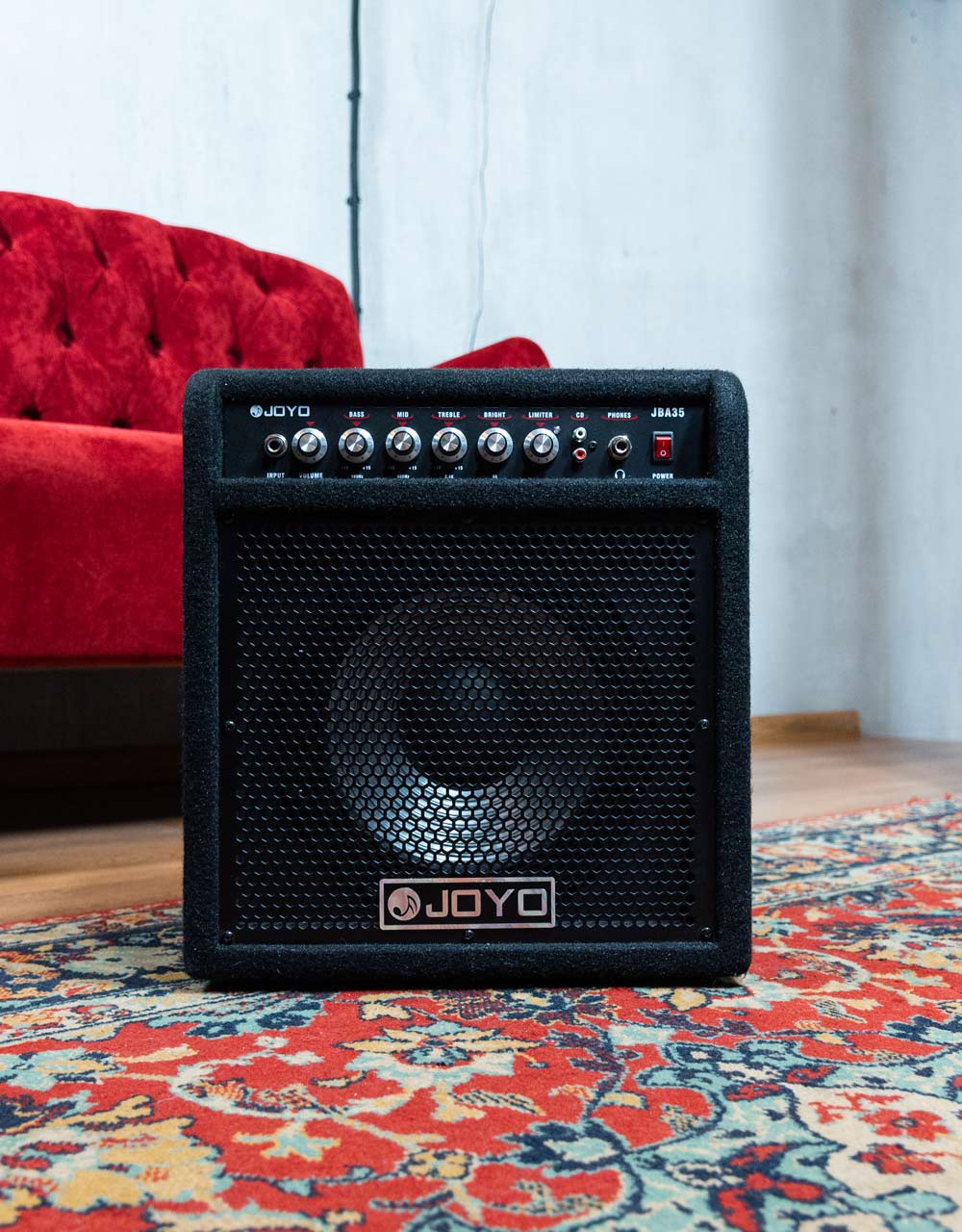 Комбоусилитель для бас-гитары JOYO JBA-35, 1х10, 35Вт - купить в "Гитарном Клубе"