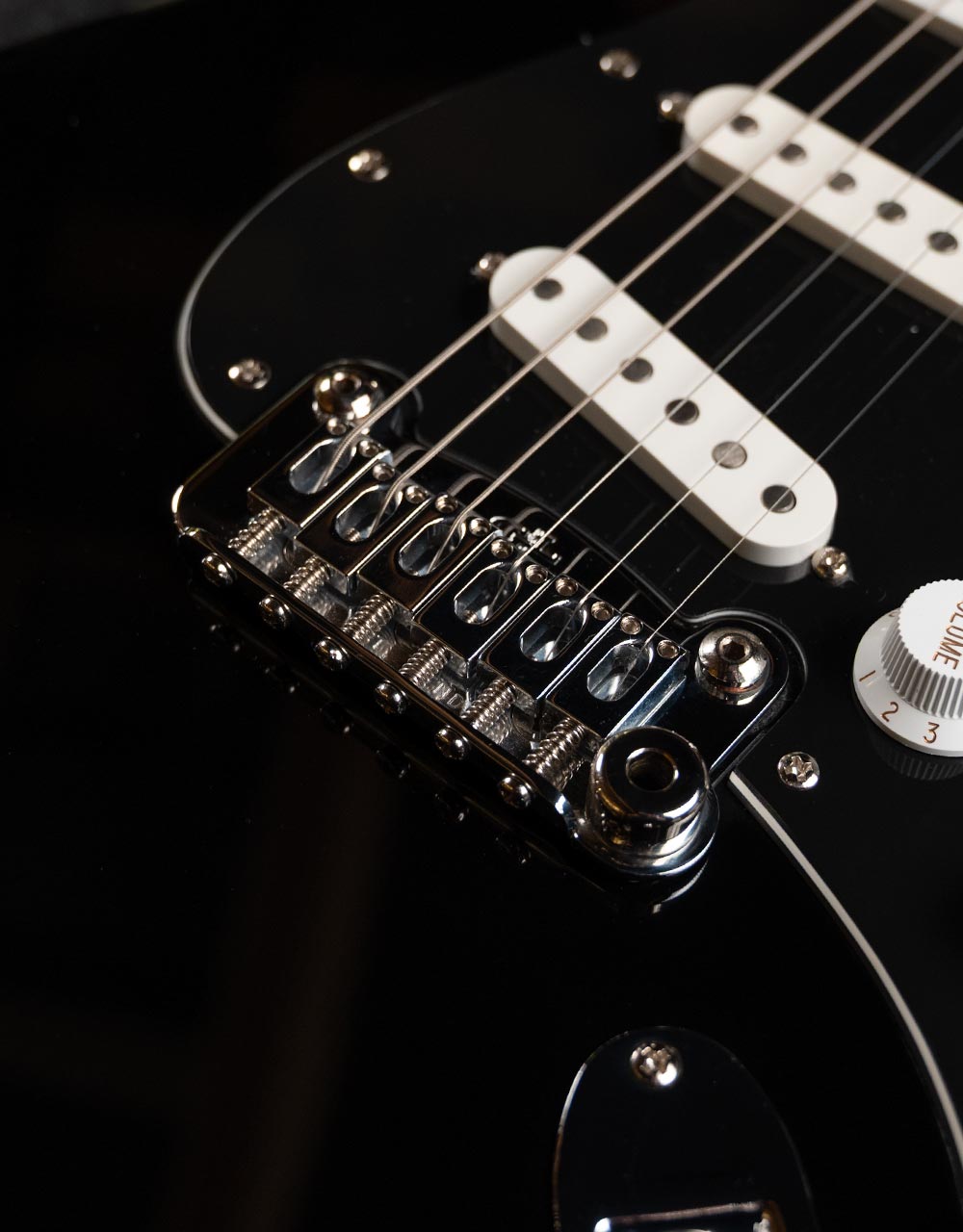 Электрогитара G&L Tribute Legacy Gloss Black MP Poplar - купить в "Гитарном Клубе"