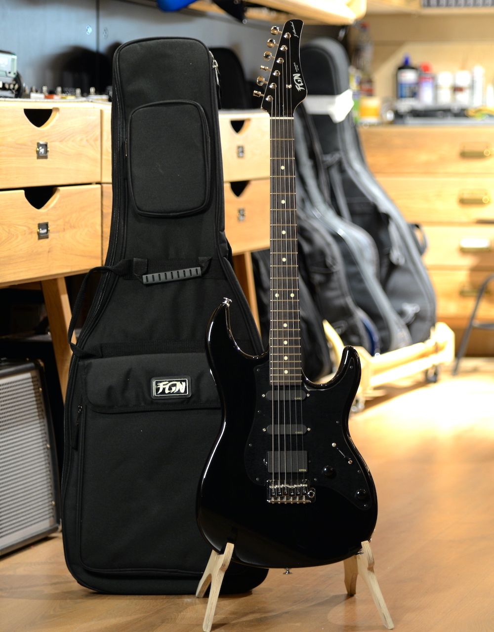 Электрогитара FGN J-Standard Odyssey Classic Black - купить в "Гитарном Клубе"