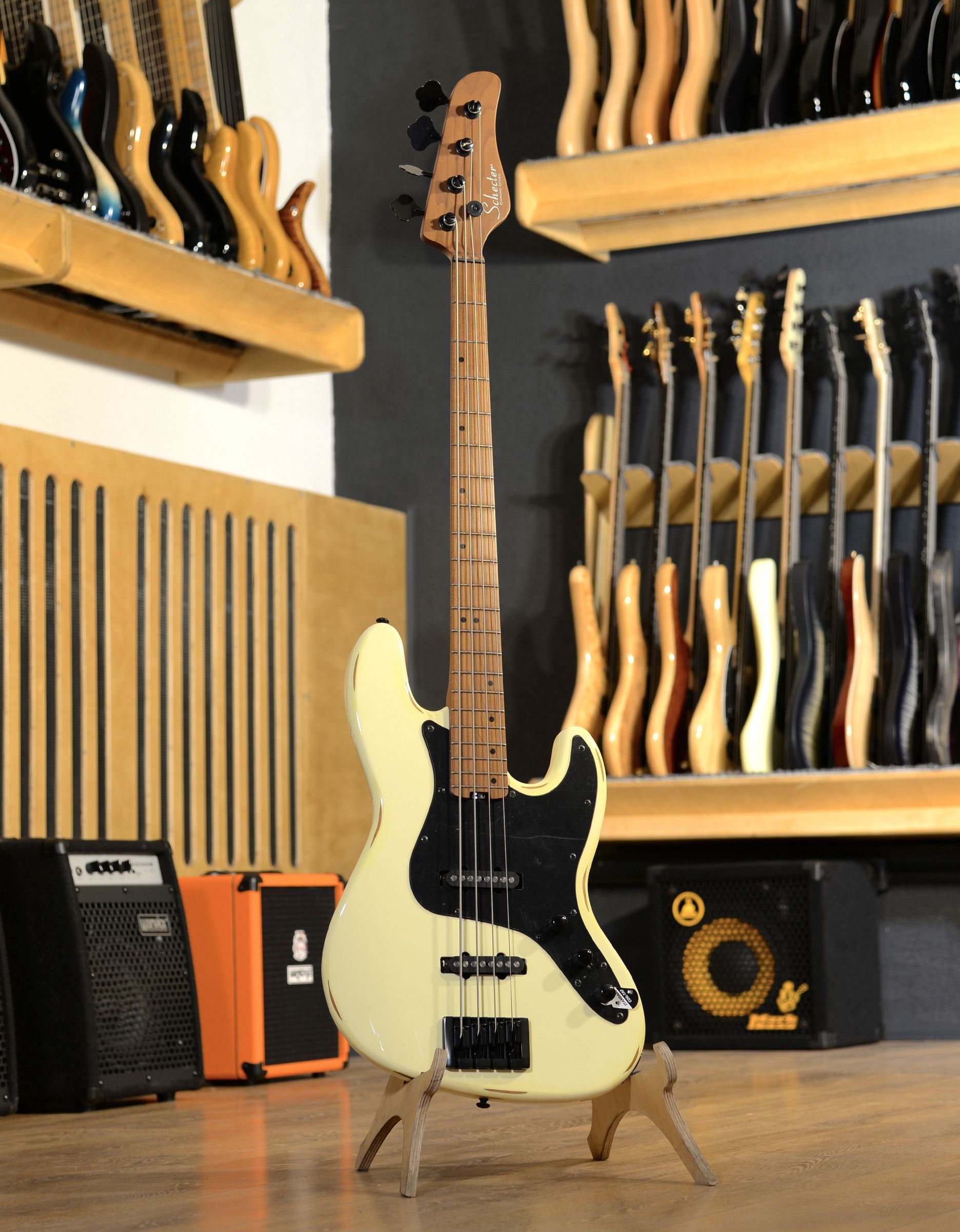 Бас-гитара Schecter J-4 Sixx - купить в "Гитарном Клубе"