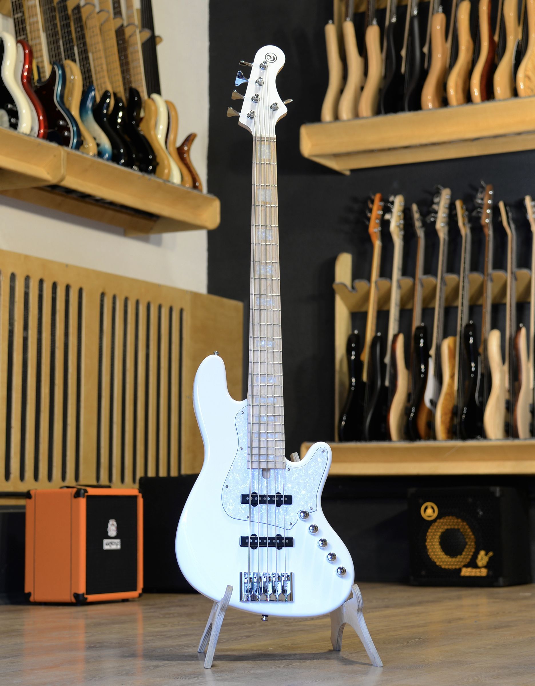 Бас-гитара Cort NJS5-WHT Elrick NJS - купить в "Гитарном Клубе"