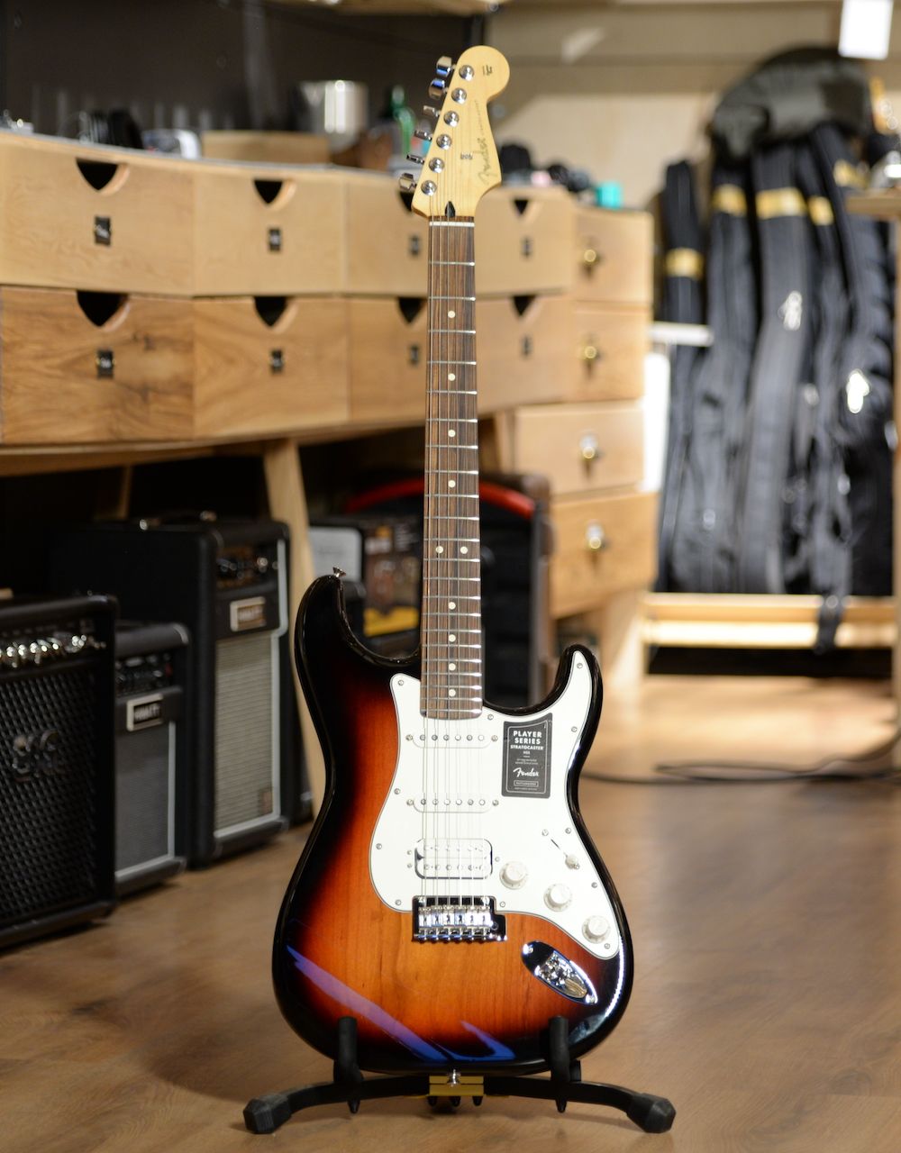 Электрогитара Fender Player Stratocaster Sunburst HSS PF - купить в "Гитарном Клубе"