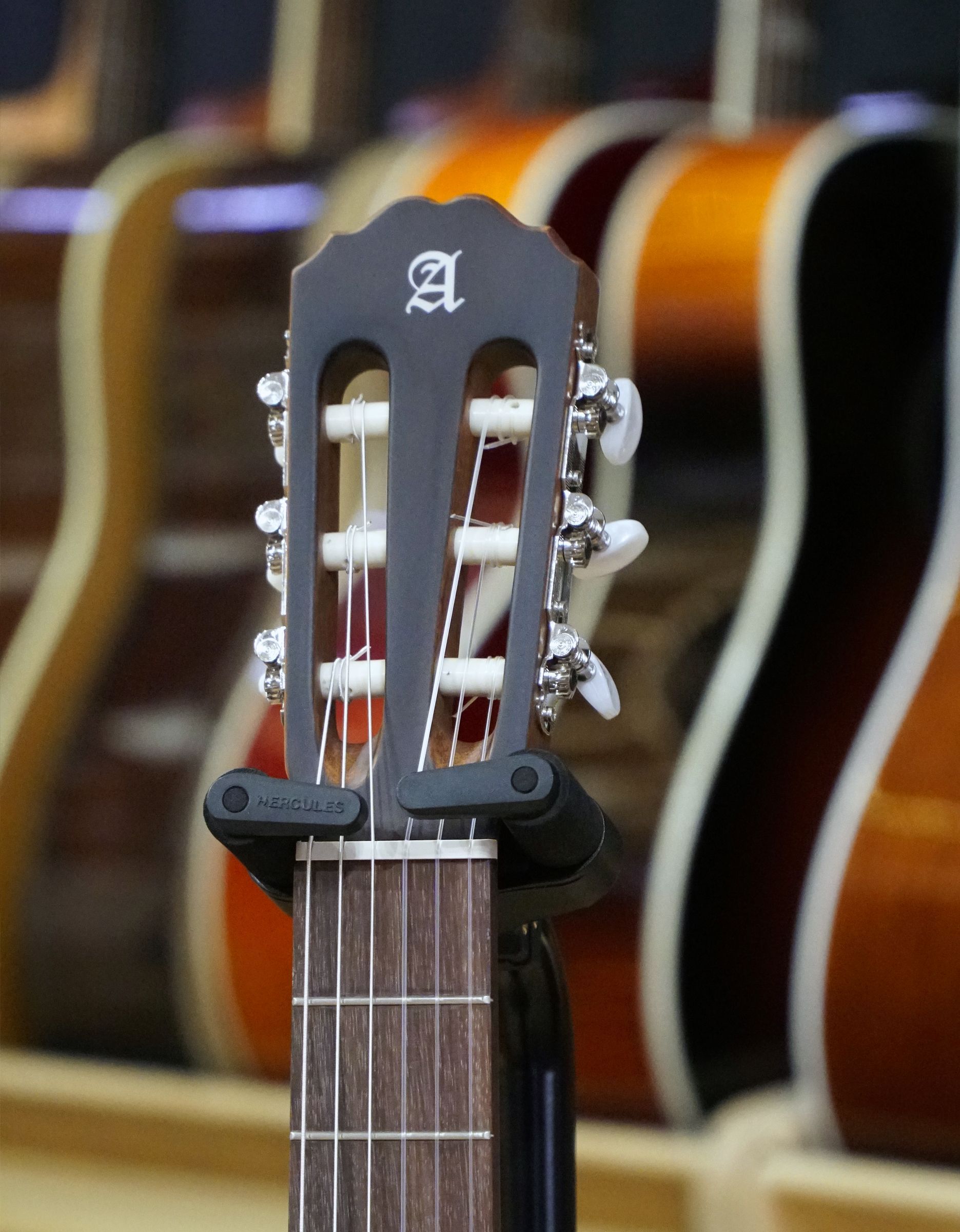 Классическая гитара Alhambra 1C Classical Student Black Satin  - купить в "Гитарном Клубе"