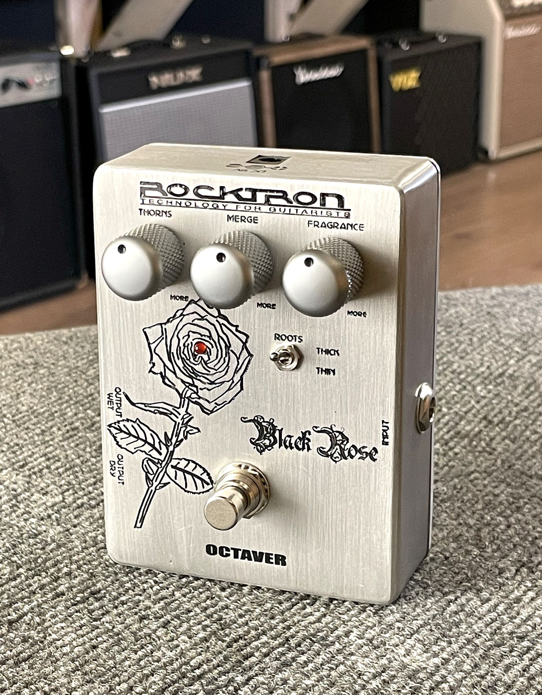 Гитарная педаль Rocktron Boutique Black Rose Octaver - купить в "Гитарном Клубе"