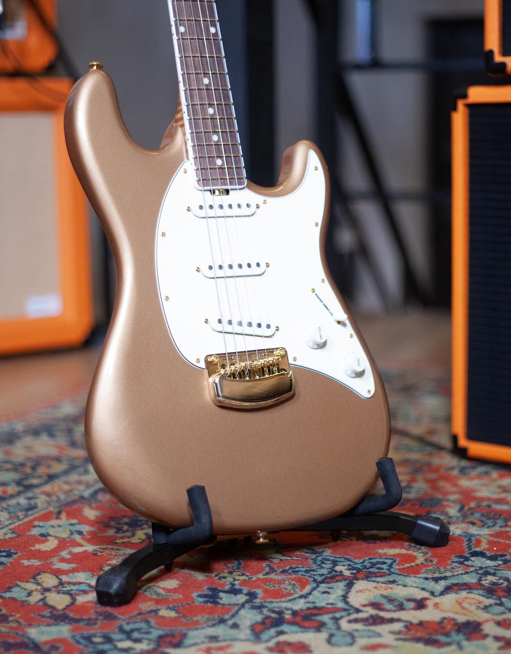 Электрогитара Music Man Cutlass, Malibu Gold - купить в "Гитарном Клубе"