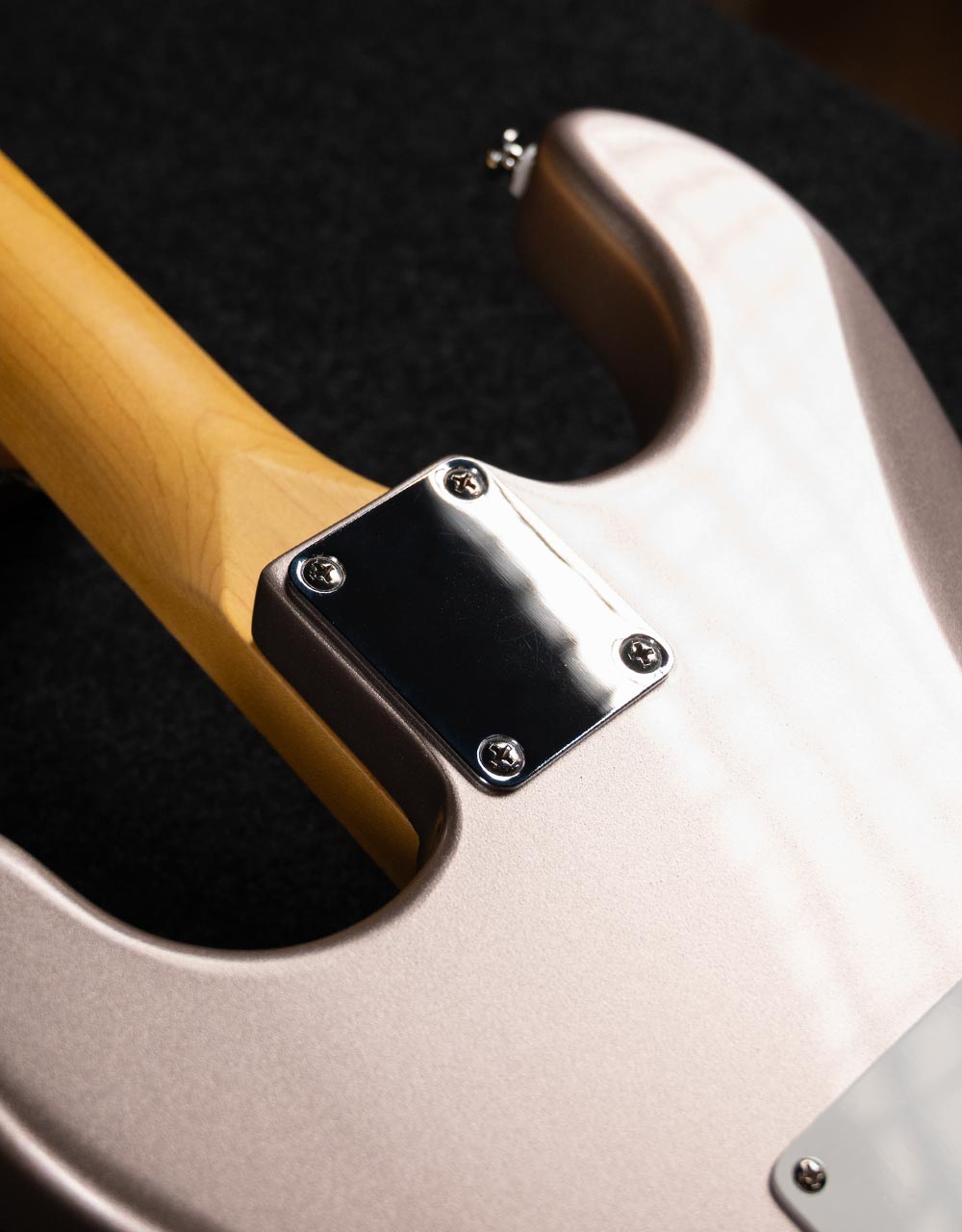 Электрогитара G&L Tribute Legacy Shoreline Gold MP Poplar - купить в "Гитарном Клубе"