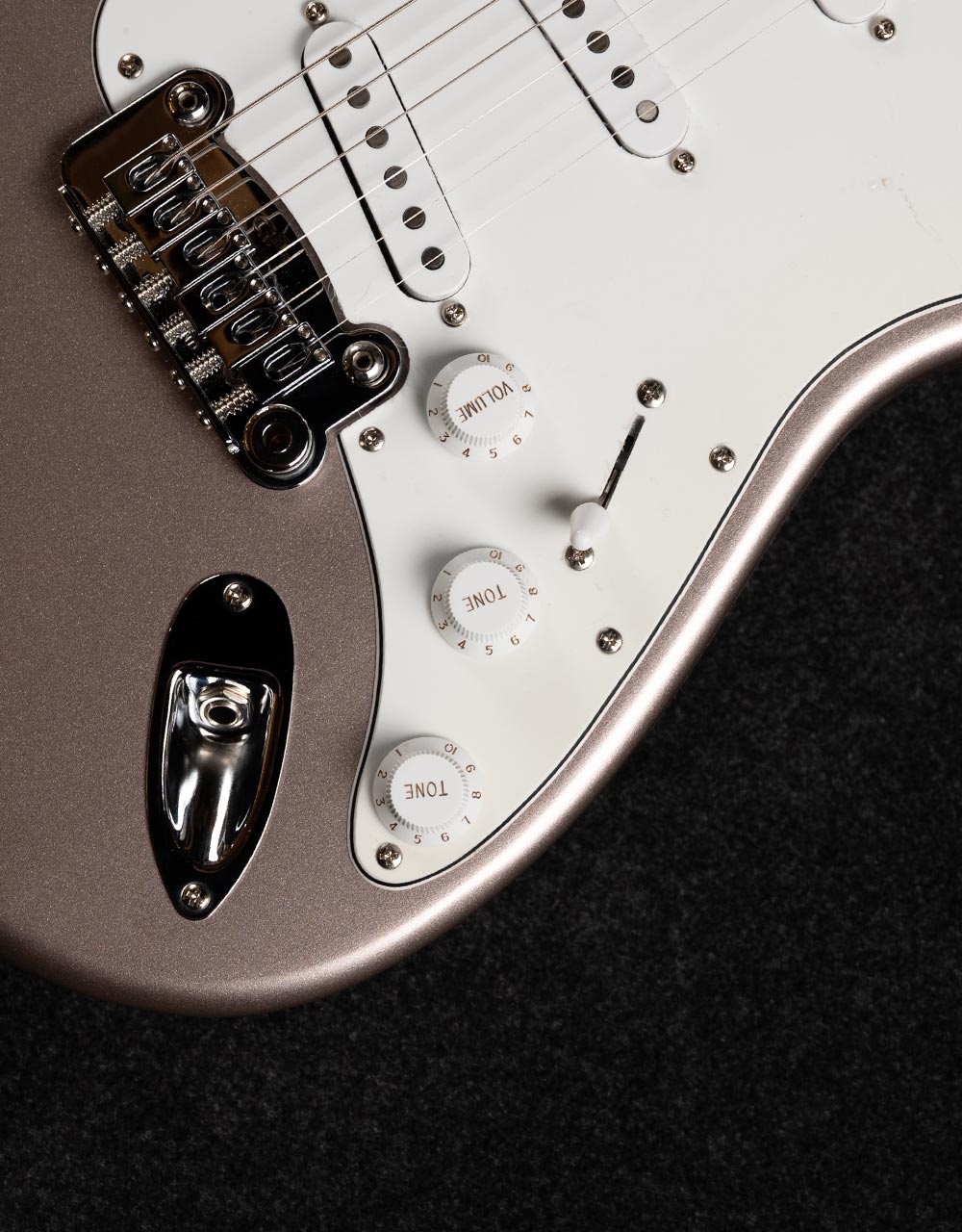 Электрогитара G&L Tribute Legacy Shoreline Gold MP Poplar - купить в "Гитарном Клубе"
