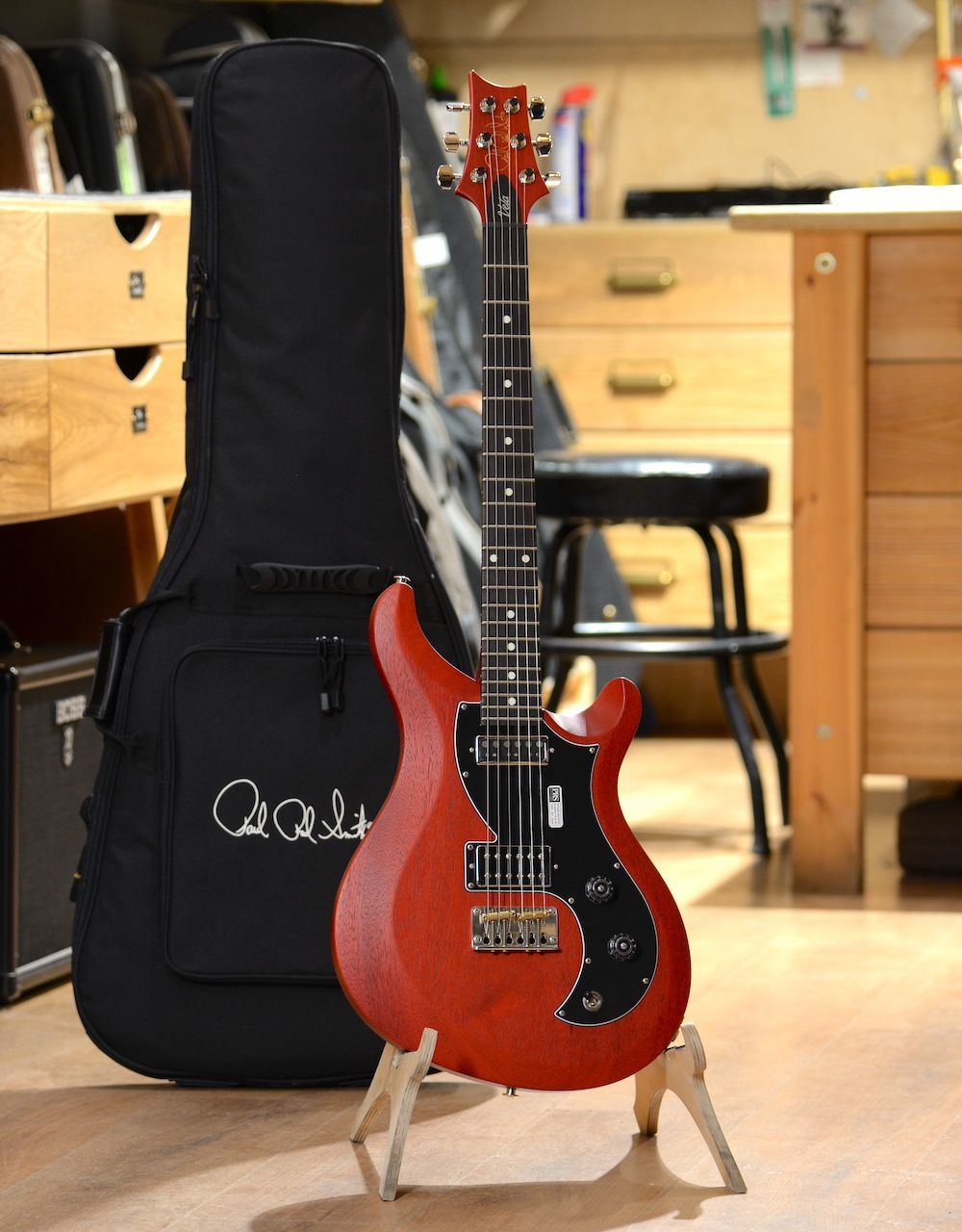 Электрогитара PRS S2 VELA SATIN VINTAGE CHERRY - купить в "Гитарном Клубе"