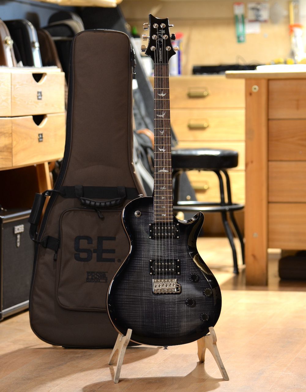 Электрогитара PRS SE TREMONTI CUSTOM CHARCOAL BURST - купить в "Гитарном Клубе"