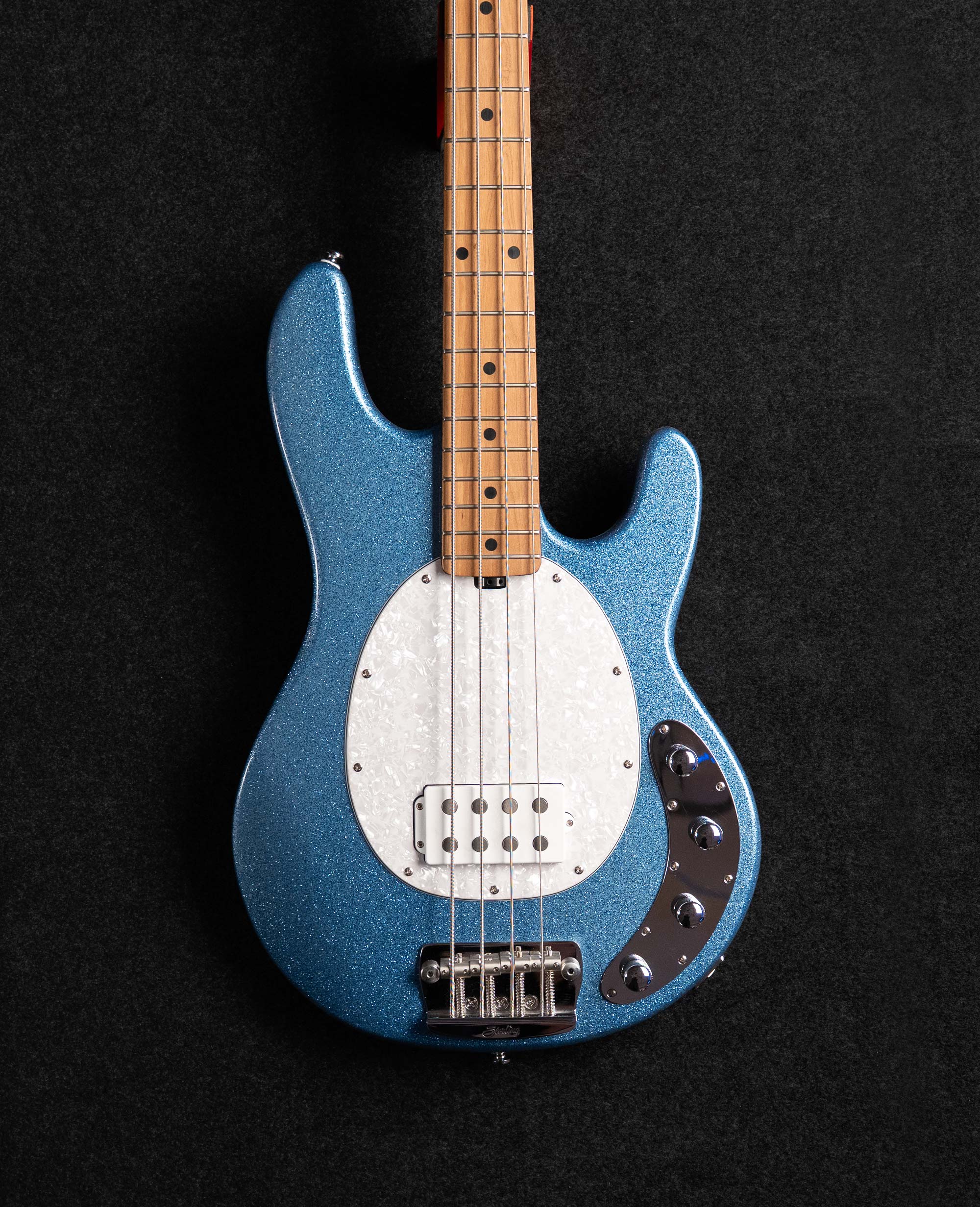 Бас-гитара Sterling StingRay RAY34-BSK, Blue Sparkle - купить в "Гитарном Клубе"