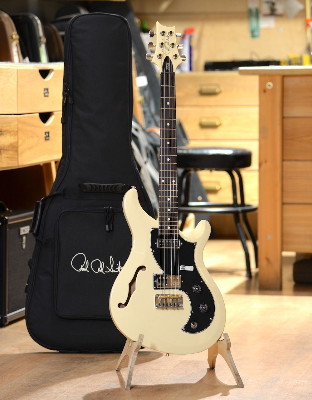 Электрогитара PRS S2 VELA SEMI-HOLLOW ANTIQUE WHITE - купить в "Гитарном Клубе"