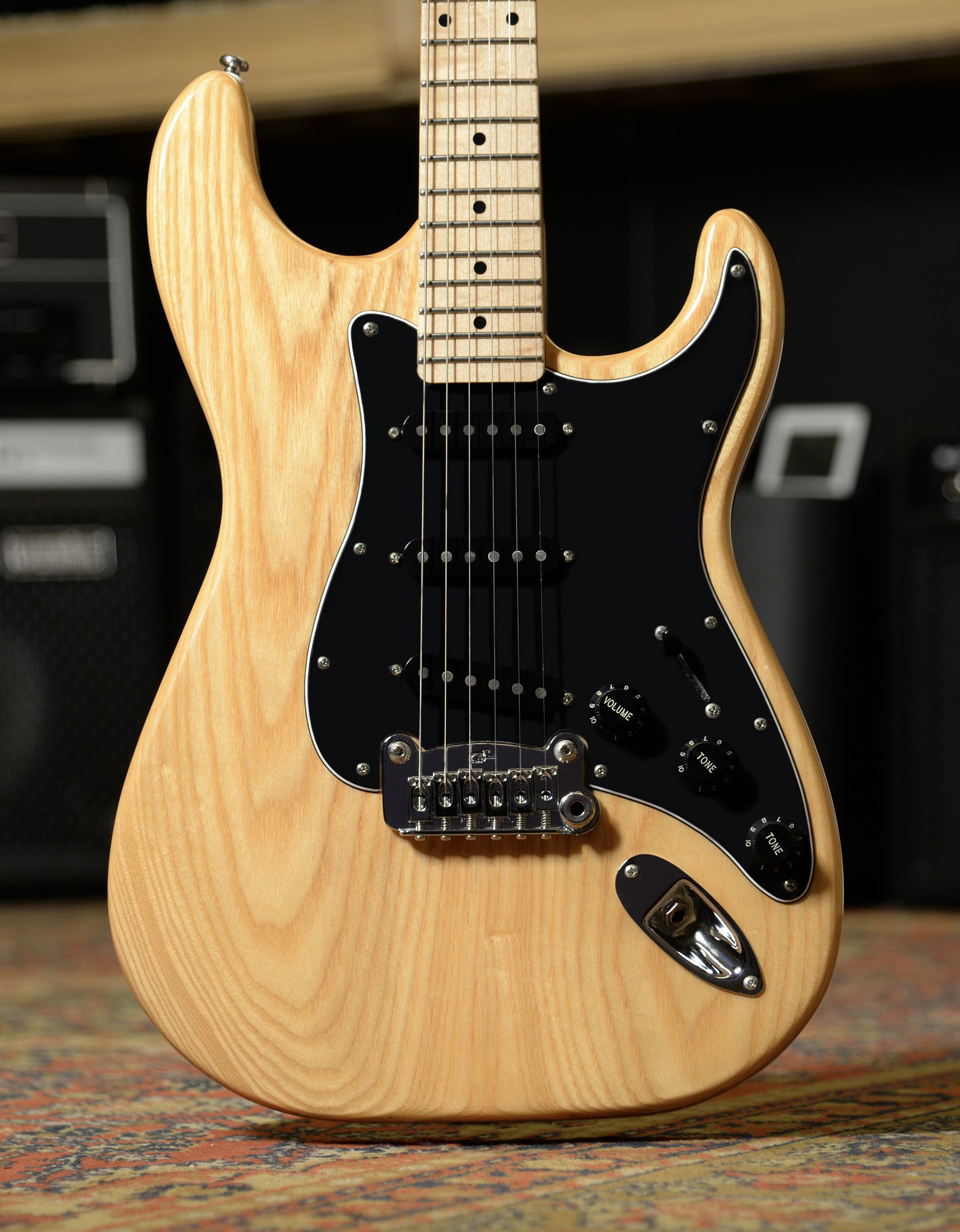 Электрогитара G&L Tribute Legacy Natural Ash MP - купить в "Гитарном Клубе"