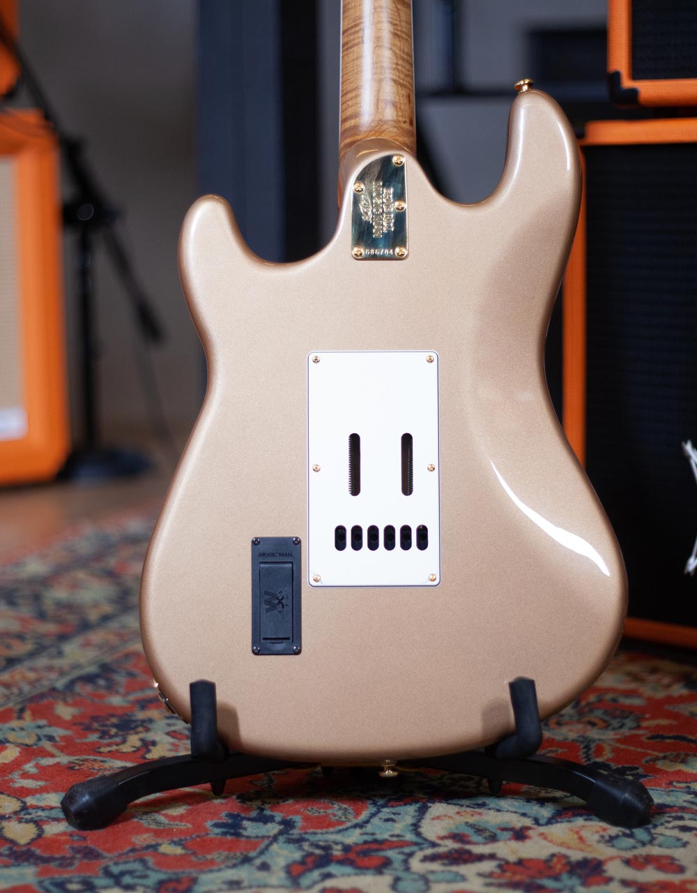 Электрогитара Music Man Cutlass, Malibu Gold - купить в "Гитарном Клубе"