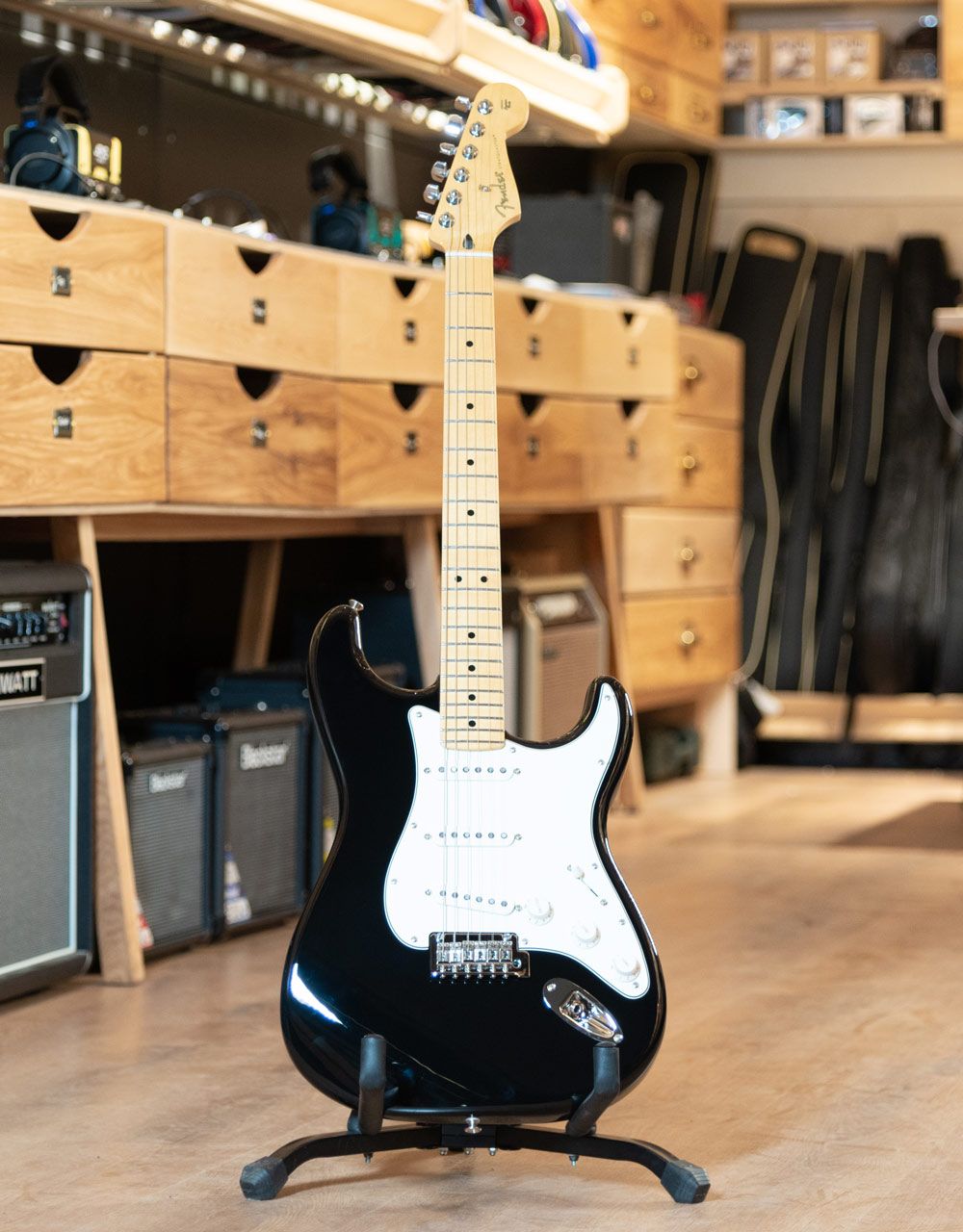 Электрогитара Fender Player Stratocaster Black MN - купить в "Гитарном Клубе"