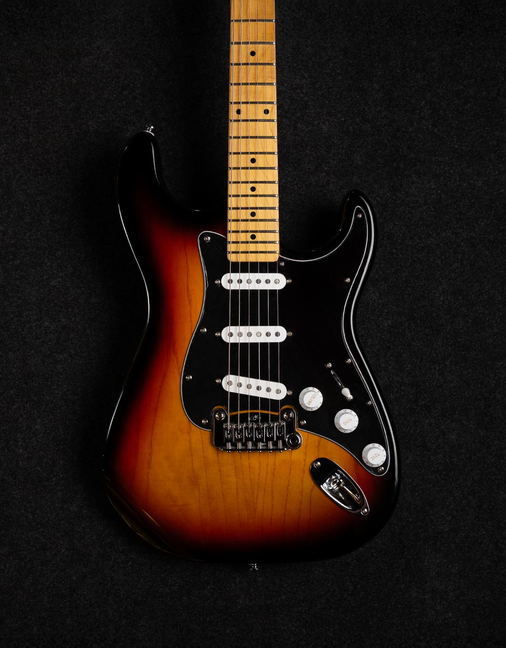Электрогитара G&L Tribute Legacy 3-Tone Sunburst MP - купить в "Гитарном Клубе"