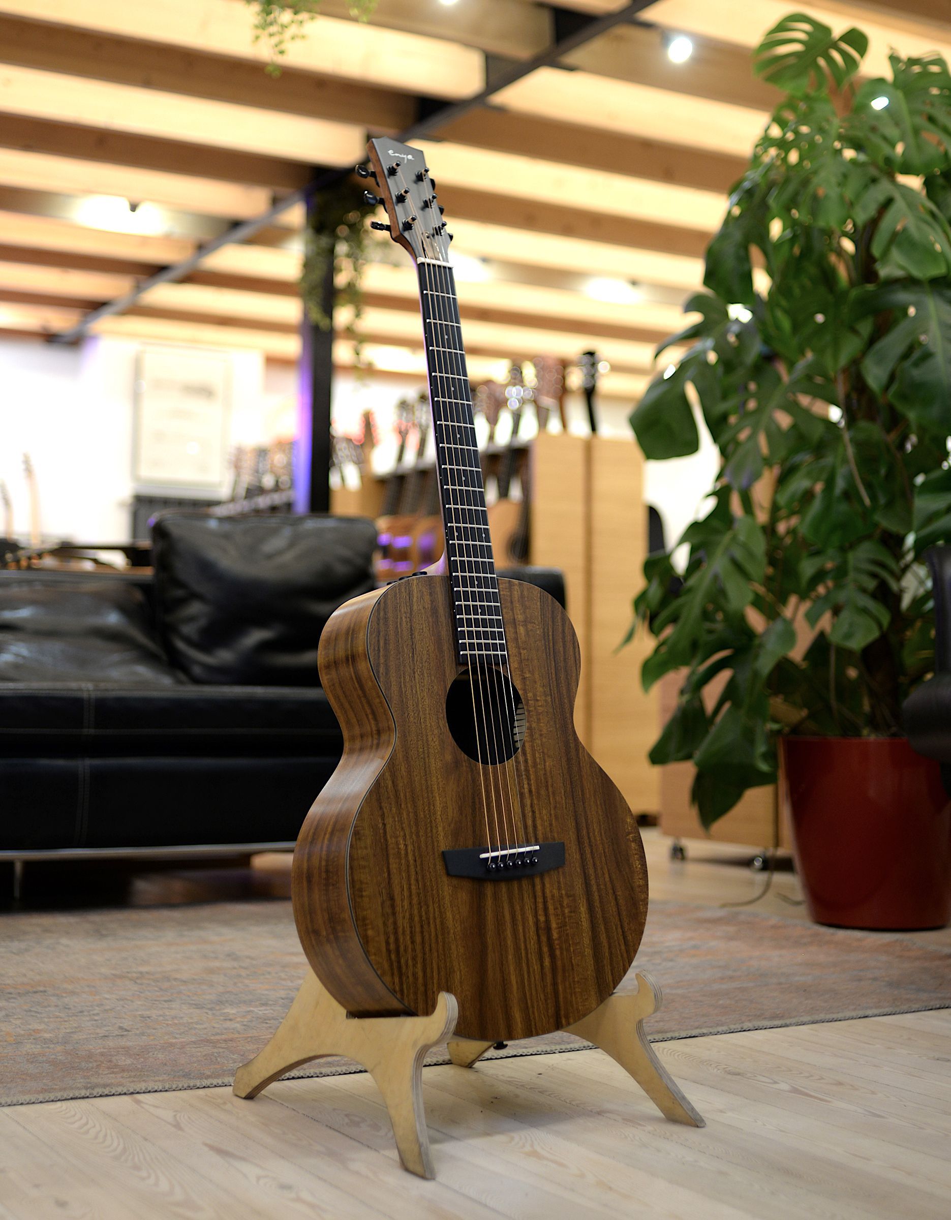 Электроакустическая гитара 3/4 Enya EM-X1EQ + - купить в "Гитарном Клубе"