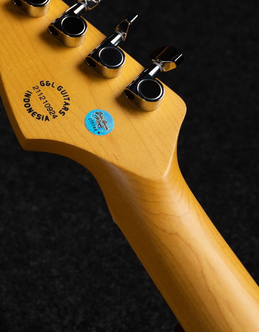 Электрогитара G&L Tribute Legacy Shoreline Gold MP Poplar - купить в "Гитарном Клубе"