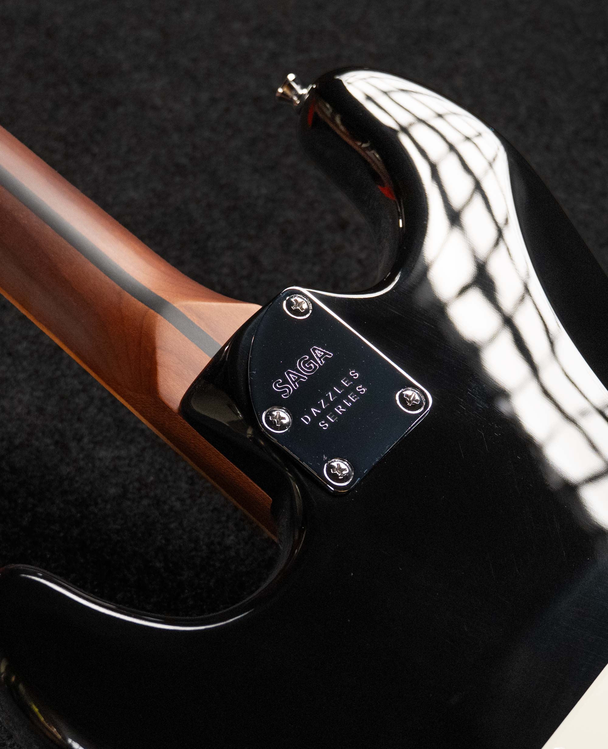 Электрогитара Saga SMF1314HBK - купить в "Гитарном Клубе"