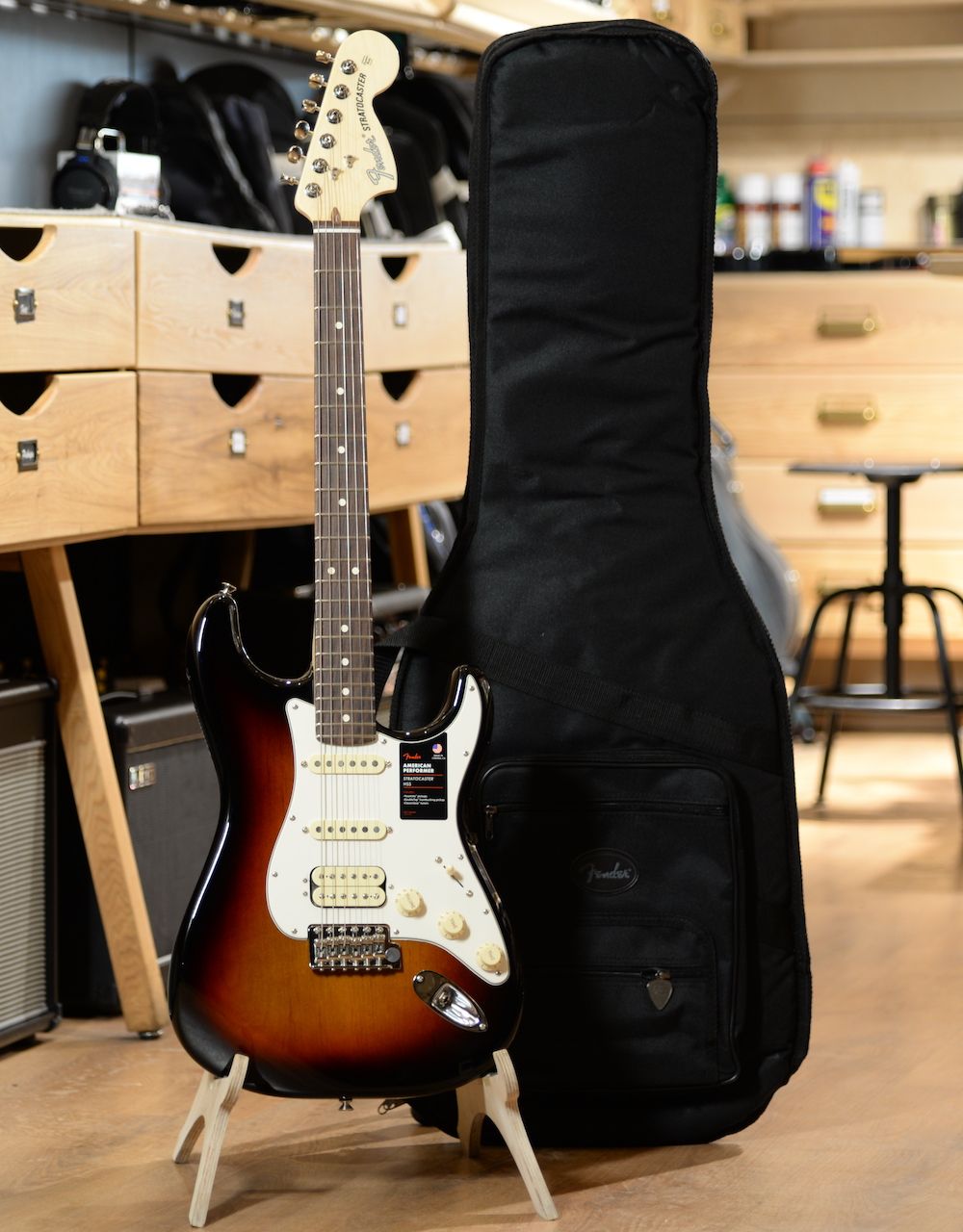 Электрогитара Fender American Performer Stratocaster 3-Color Sunburst HSS RW - купить в "Гитарном Клубе"
