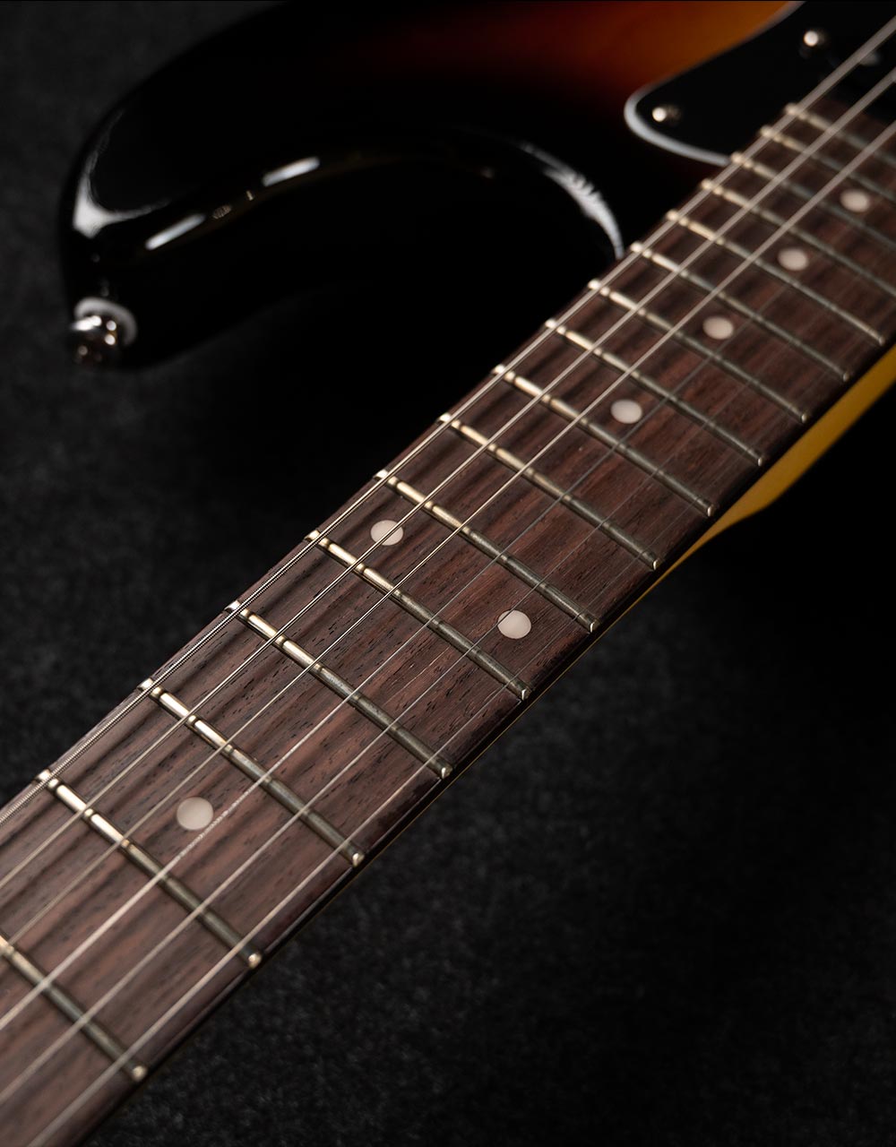 Электрогитара G&L Tribute Legacy L/H 3-Tone Sunburst RW - купить в "Гитарном Клубе"