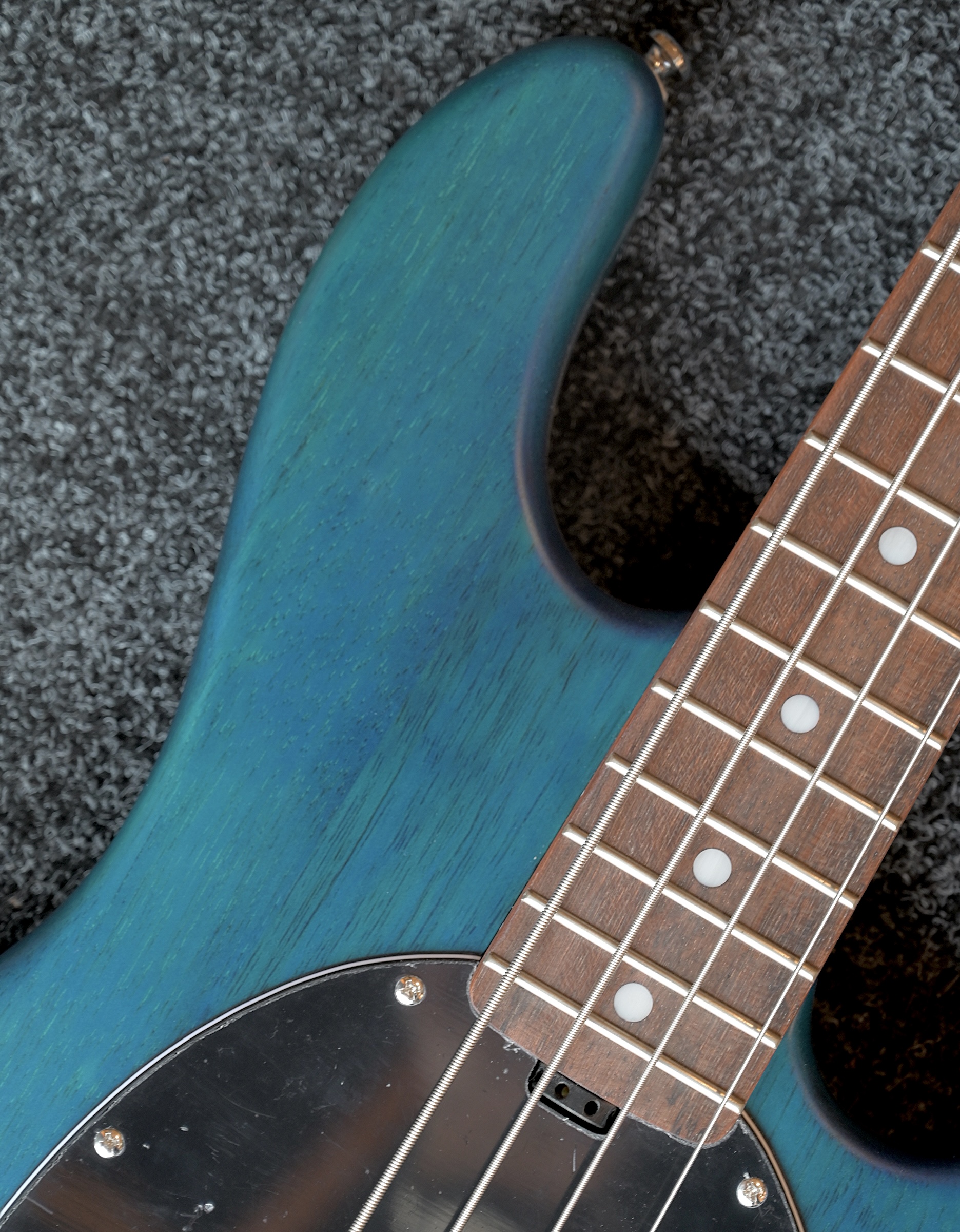 Бас-гитара Sterling StingRay ST-RAY4-TBLS, Trans Blue Satin  - купить в "Гитарном Клубе"