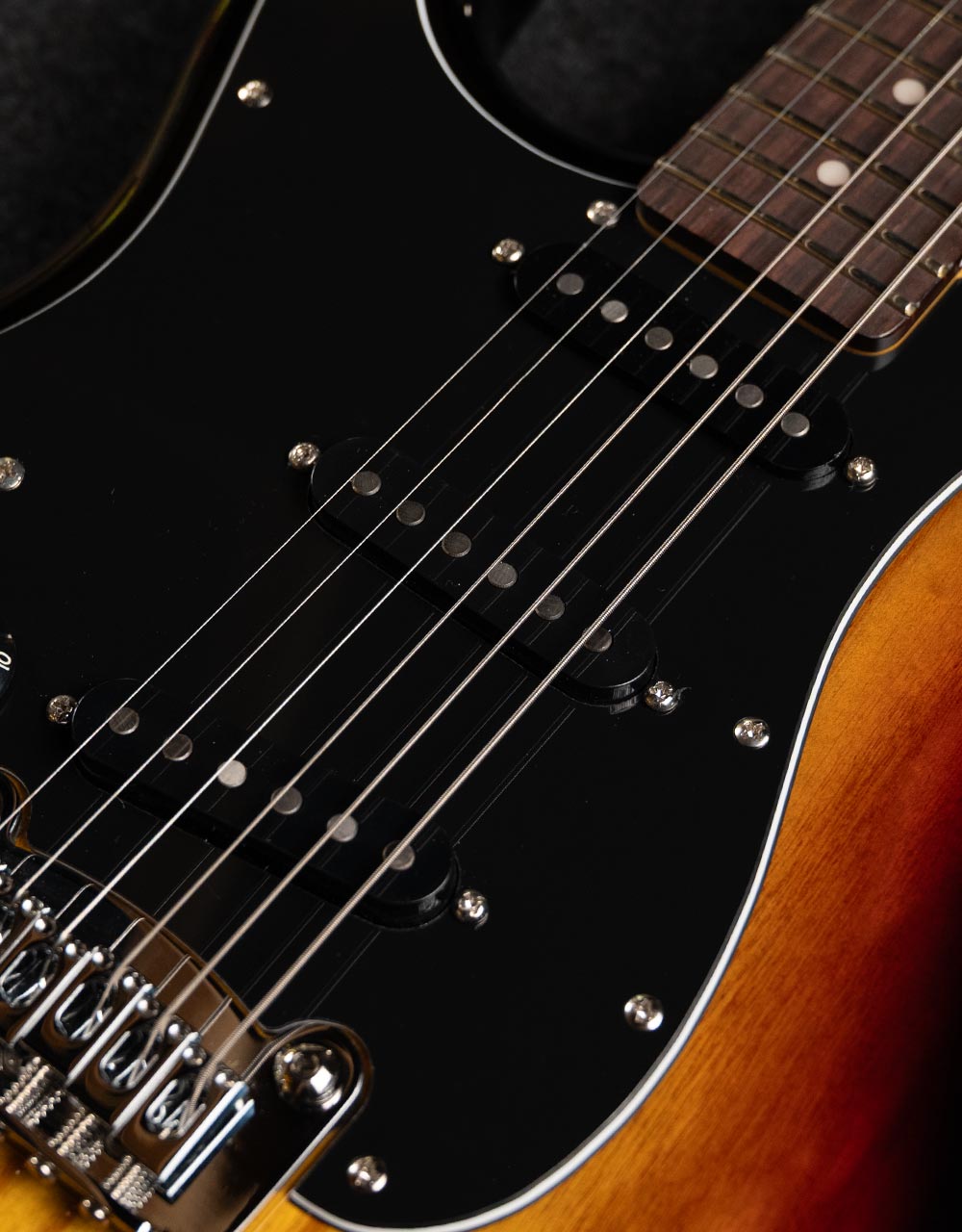 Электрогитара G&L Tribute Legacy L/H 3-Tone Sunburst RW - купить в "Гитарном Клубе"