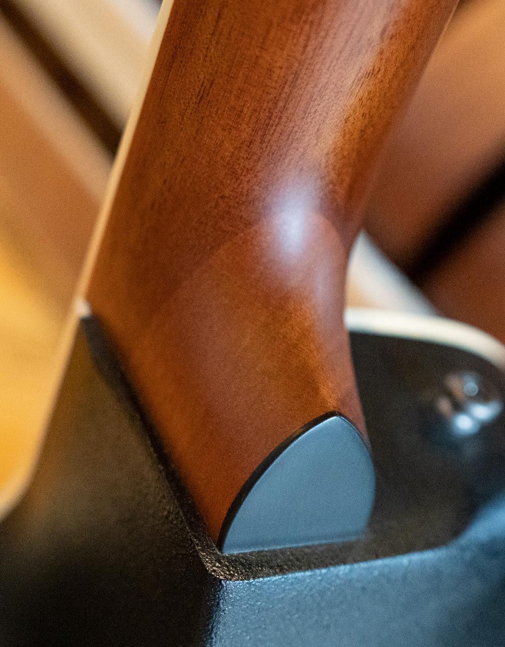 Электроакустическая гитара Ovation Applause AE44II-5 Mid Cutaway Black - купить в "Гитарном Клубе"